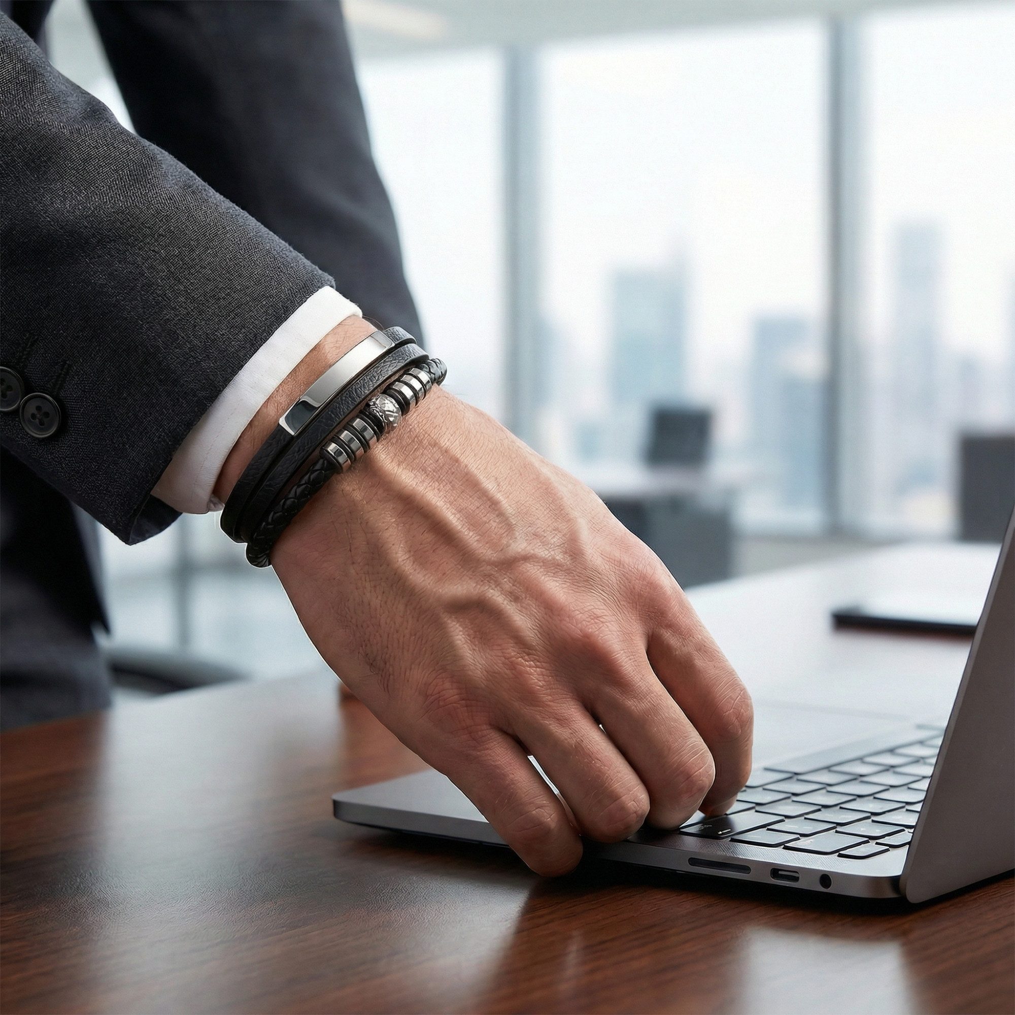 UNIQAL.de Lederarmband „GRAPHICS“ – Herren & Unisex (geflochtenes Leder, Edelstahl, Magnetverschluss, handgefertigt, ideale Geschenkidee), Geprüfte Qualität, Ve – Bild 4 von 5