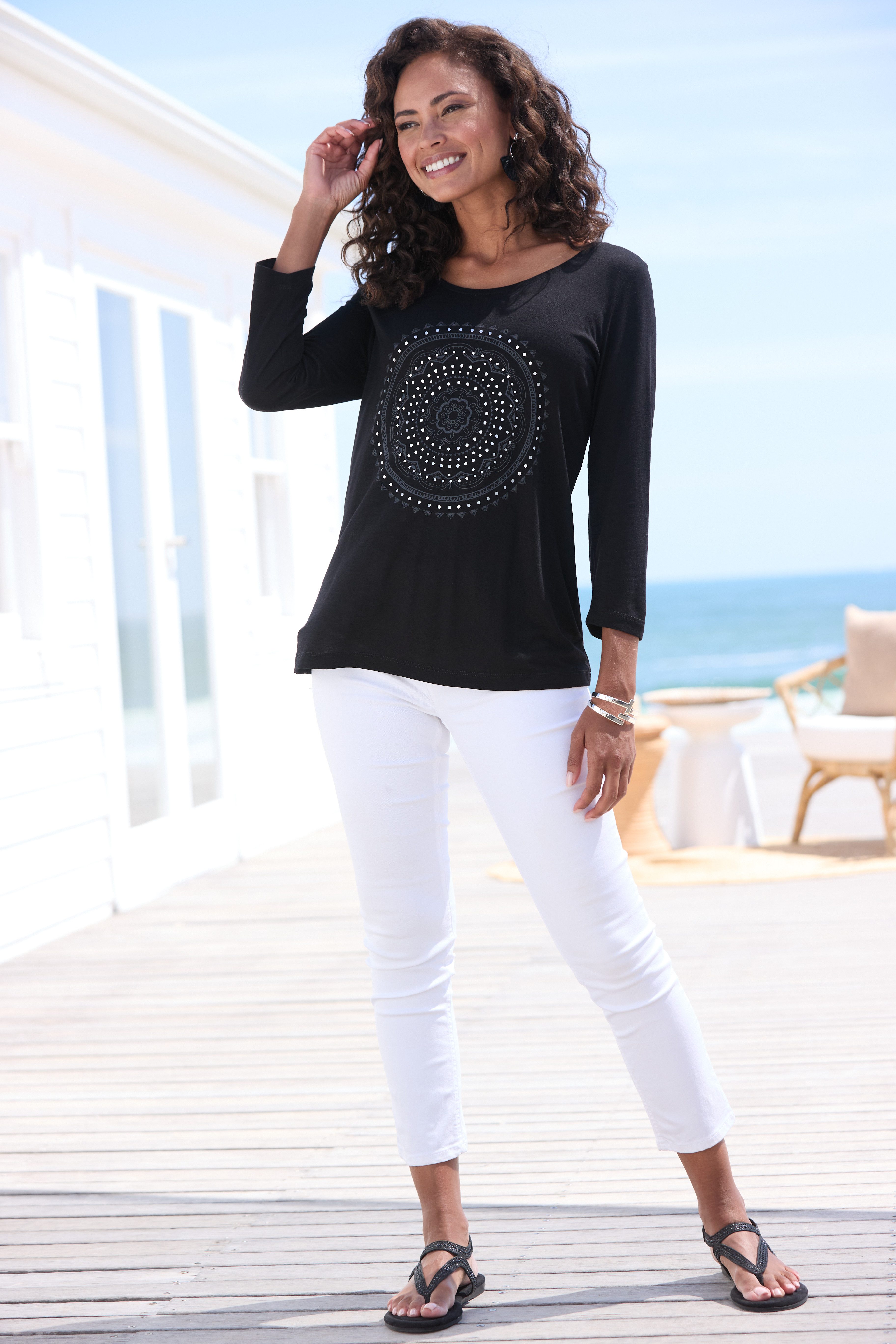 LASCANA Rundhalsshirt mit Print mit glänzendem Effekt günstig online kaufen