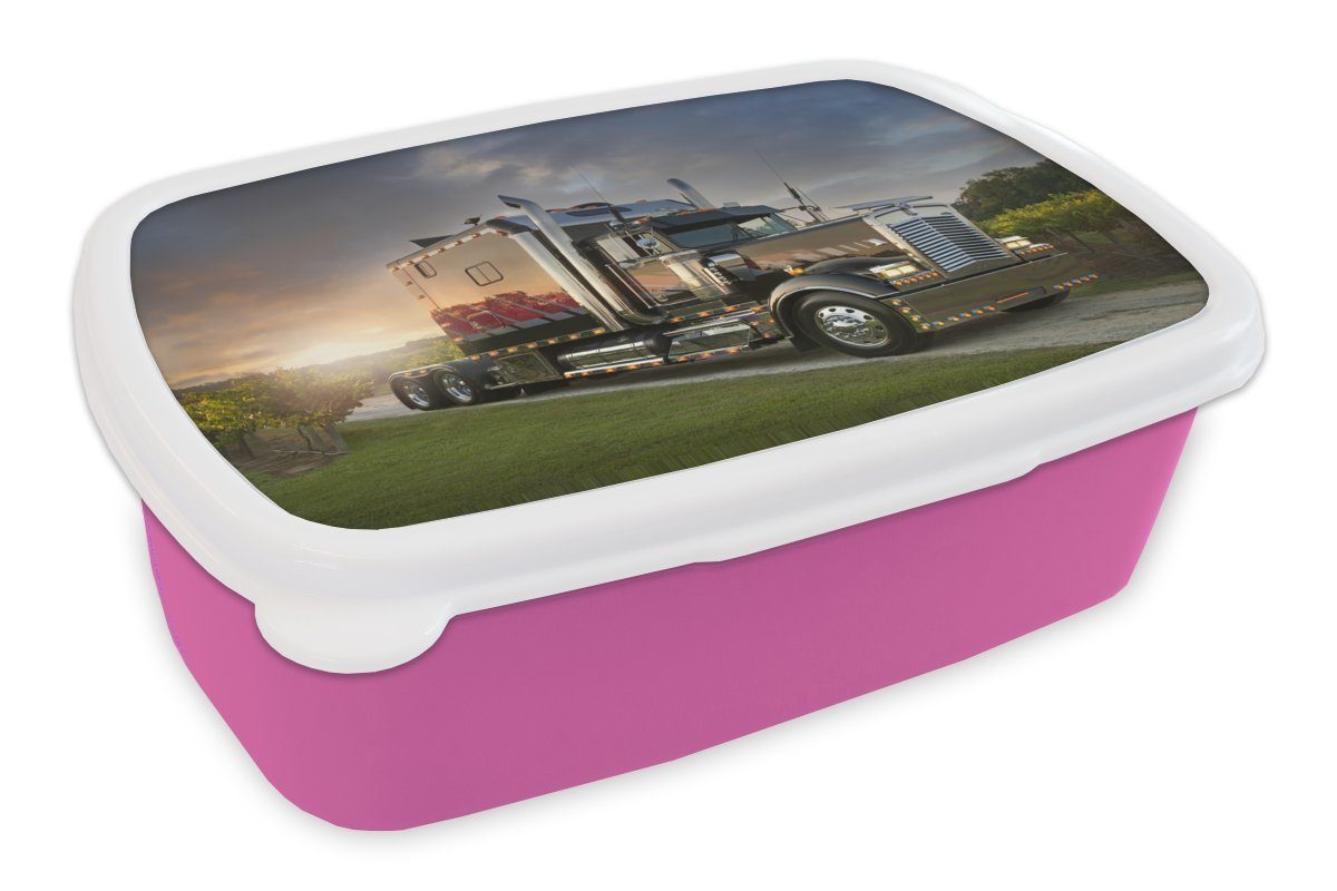 MuchoWow Lunchbox Lkw-Fahrten bei Sonnenuntergang, Kunststoff, (2-tlg), Brotbox für Erwachsene, Brotdose Kinder, Snackbox, Mädchen, Kunststoff rosa