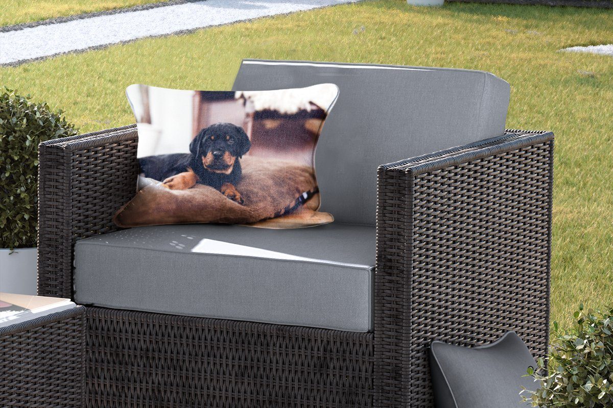 MuchoWow Rottweiler-Welpe Dekokissen Dekokissenbezug, einem liegt Polyester, Kissen, auf Outdoor-Dekorationskissen, weichen Kissenhülle