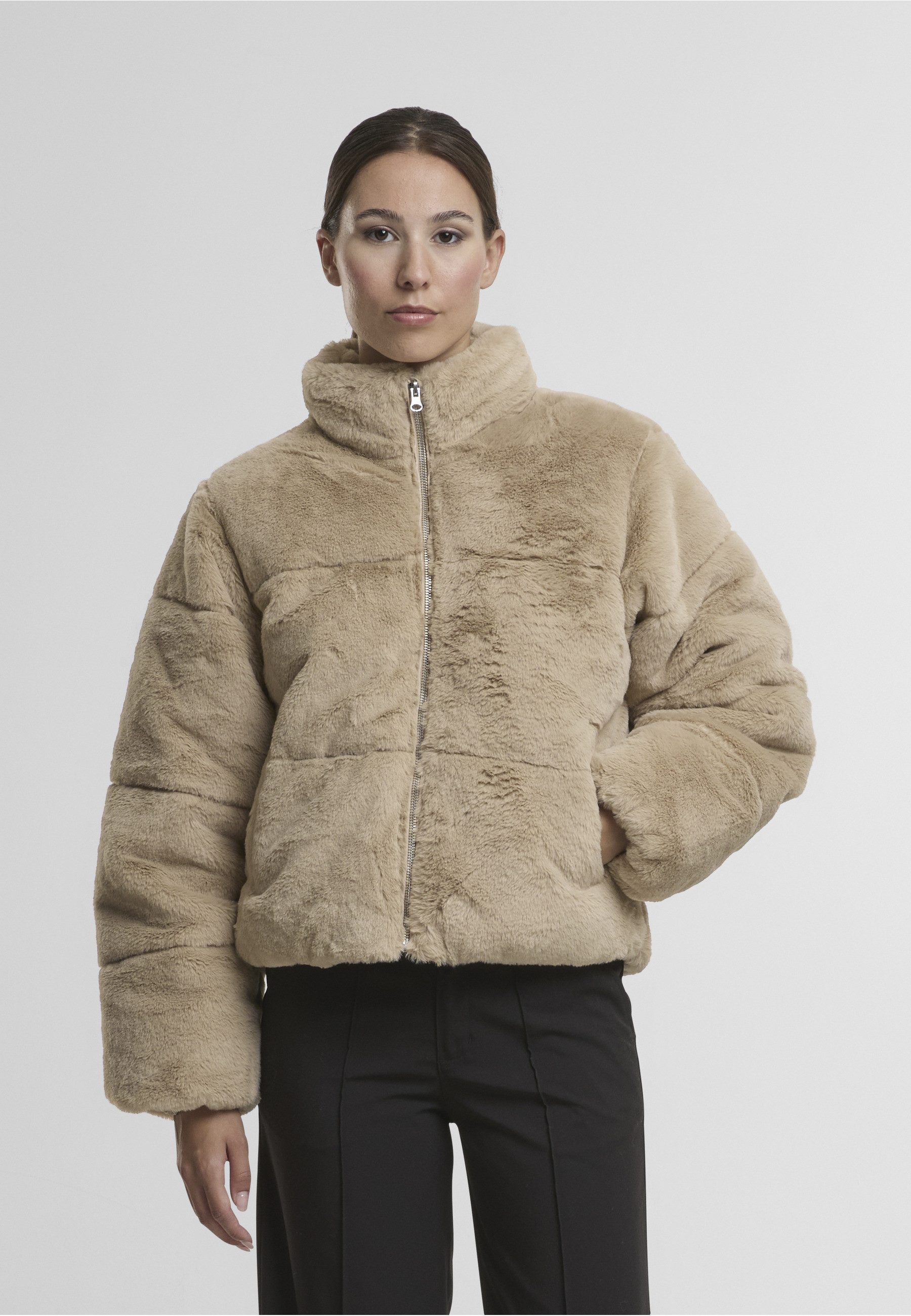 URBAN CLASSICS Winterjacke Urban Classics Ladies Short Faux Fur Puffer Jacket (1-St)