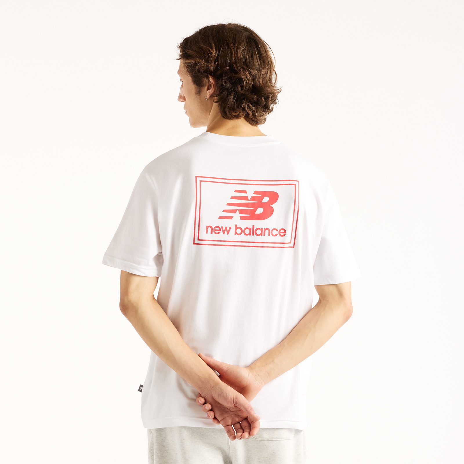 New Balance T-Shirt WOVEN LABEL T-SHIRT aus Baumwolle, auch in großen Größen