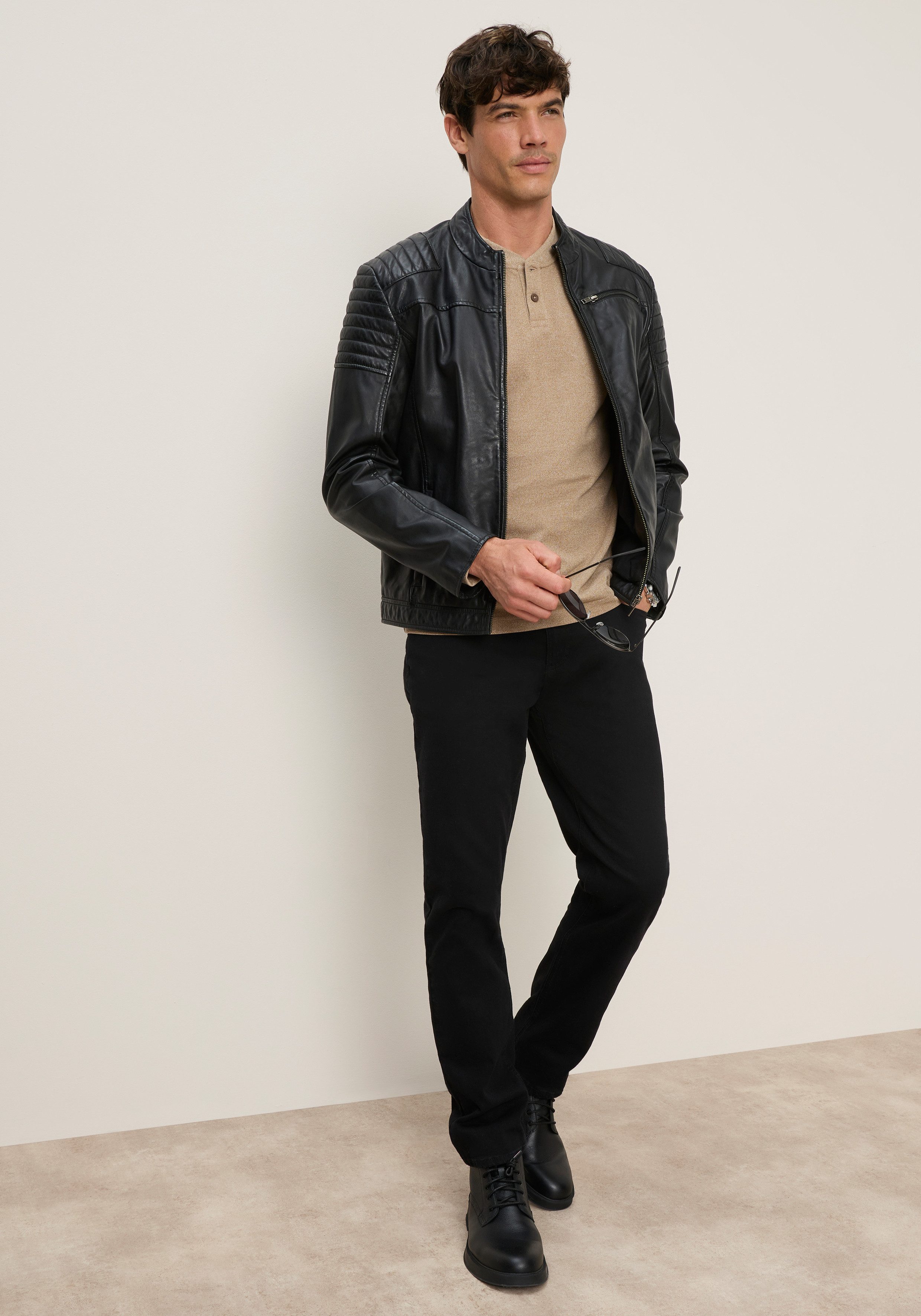 Bruno Banani Henleyshirt Geschmeidige melierte Jersey-Qualität mit kurzem Henley-Ausschnitt – Bild 4 von 5