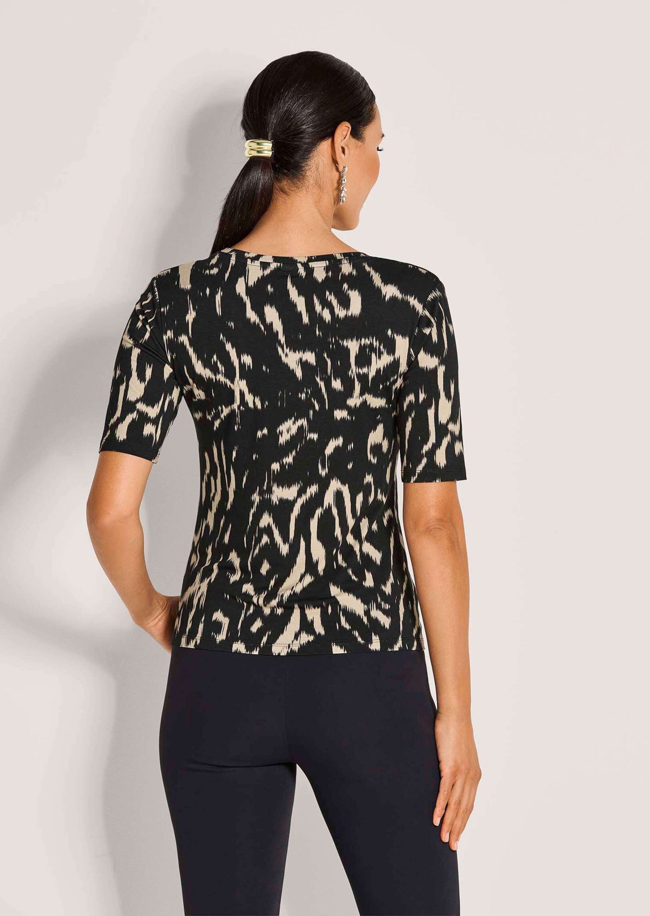 MADELEINE Kurzarmshirt Elegantes Viskose-Shirt mit Print Grafisches Muster, Rundhals, halblange Ärmel