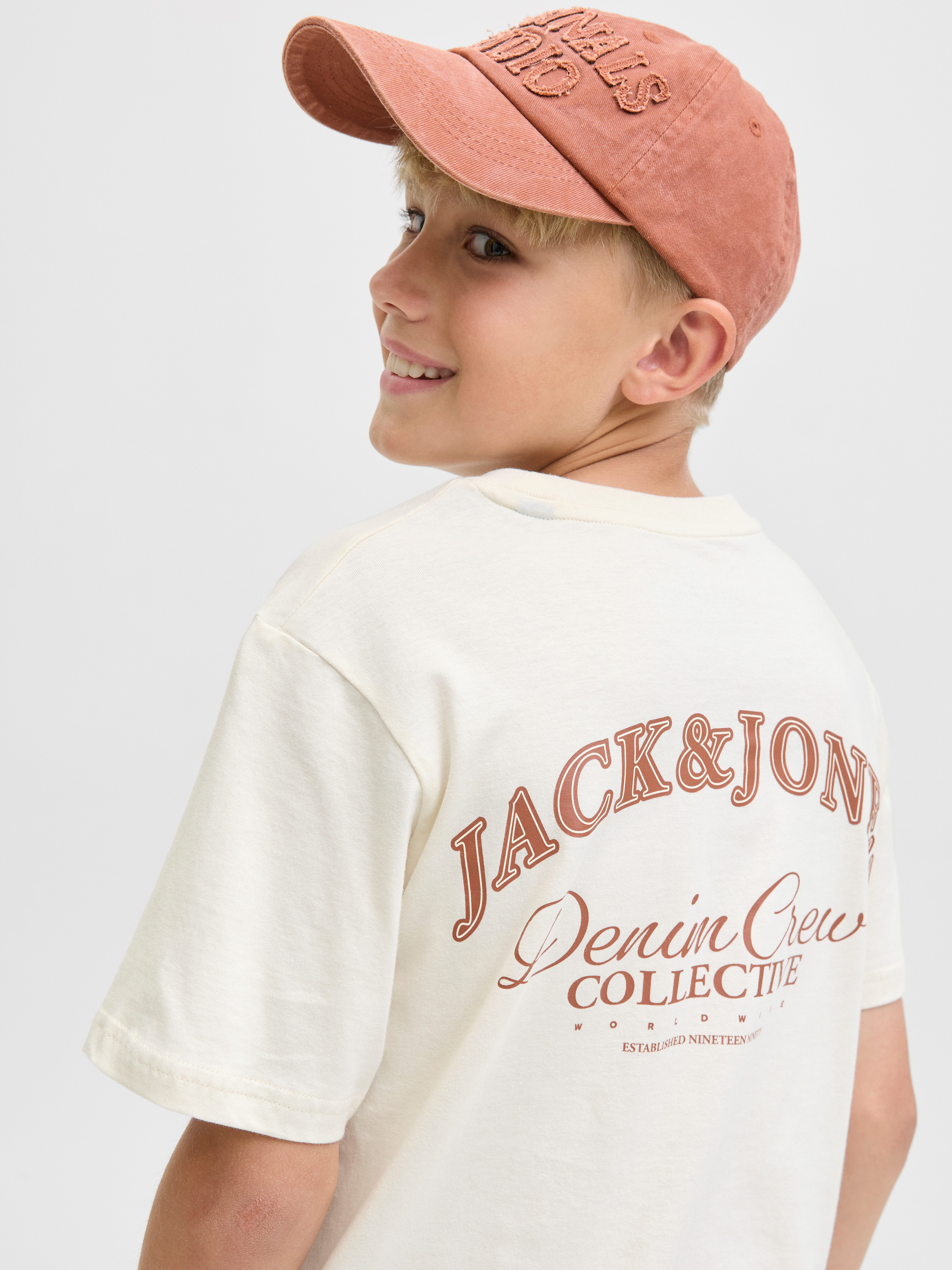 Jack & Jones Junior Rundhalsshirt JJEBRANDES BACKP RELAXED TEE SS SN JNR Baumwolle, relaxed fit – Bild 2 von 5