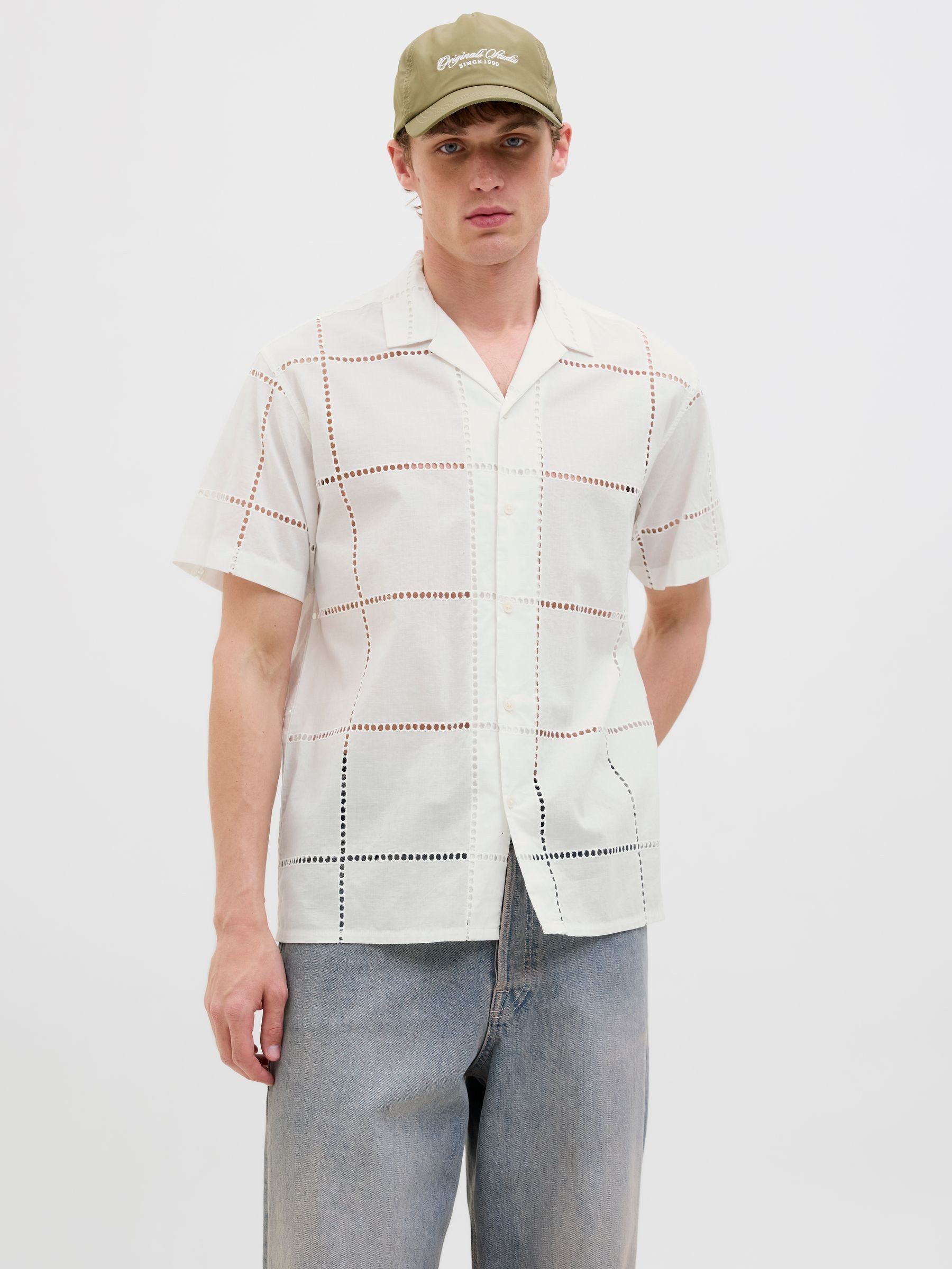 Jack & Jones Kurzarmhemd Modisches kurzärmeliges Design mit Lochmusterfür Baumwolle Regular Fit Kentkragen kariert wärmend Knöpfe