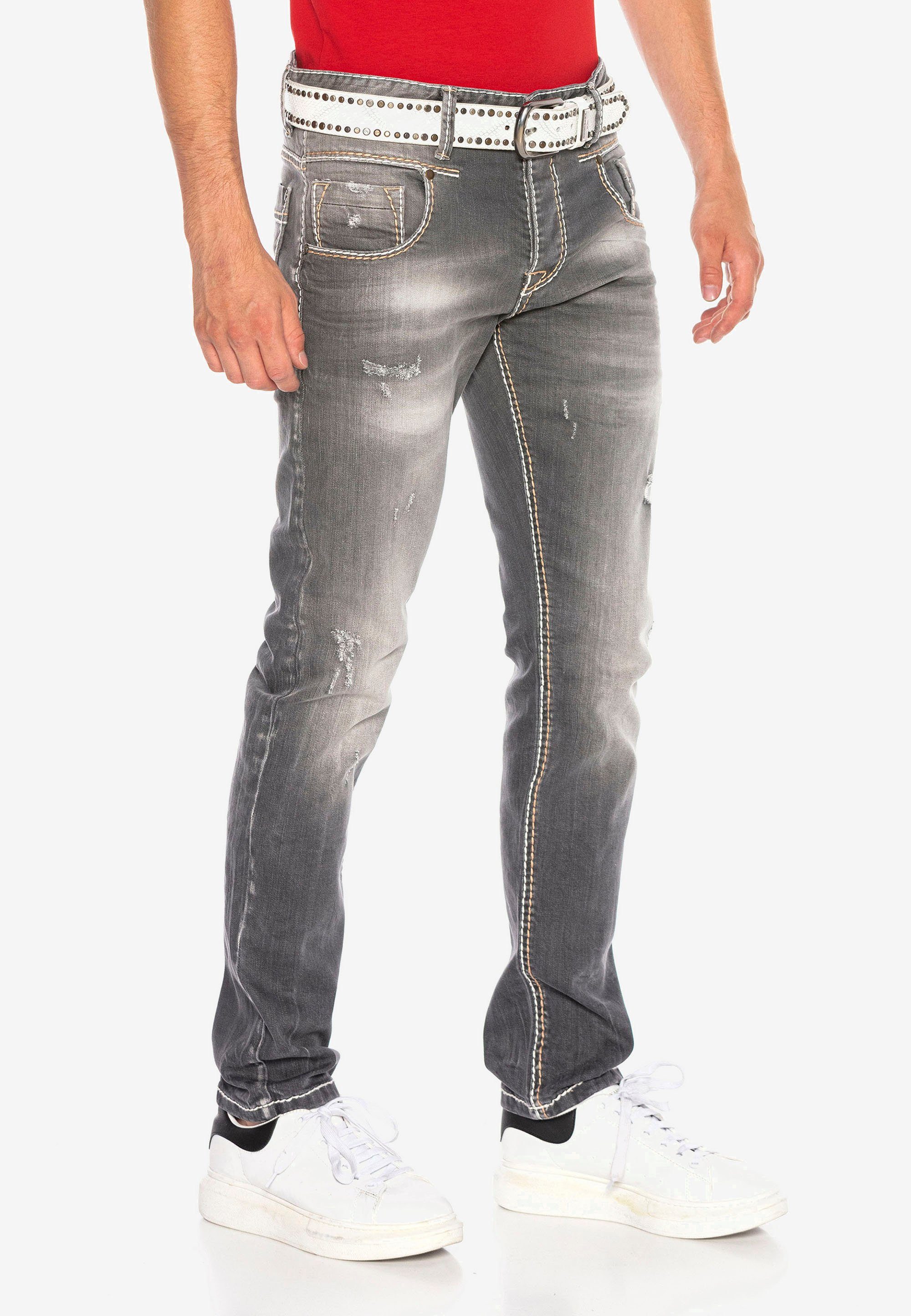 Cipo Straight Baxx & Bequeme Fit-Schnitt modernem CD668 Jeans in