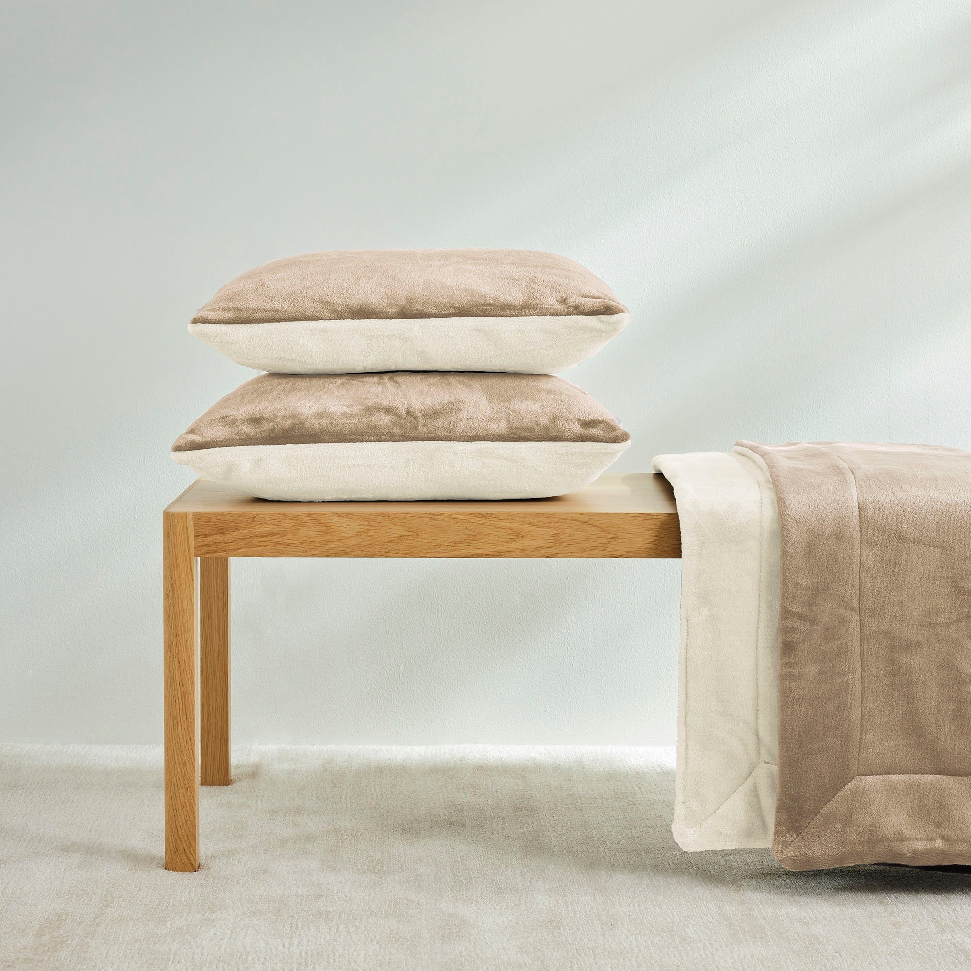 s.Oliver Dekokissen double soft Kissen s.Oliver, Kissenhüllen ohne Füllung, 2 Stück, mit samtig weicher Oberfläche – Bild 4 von 5