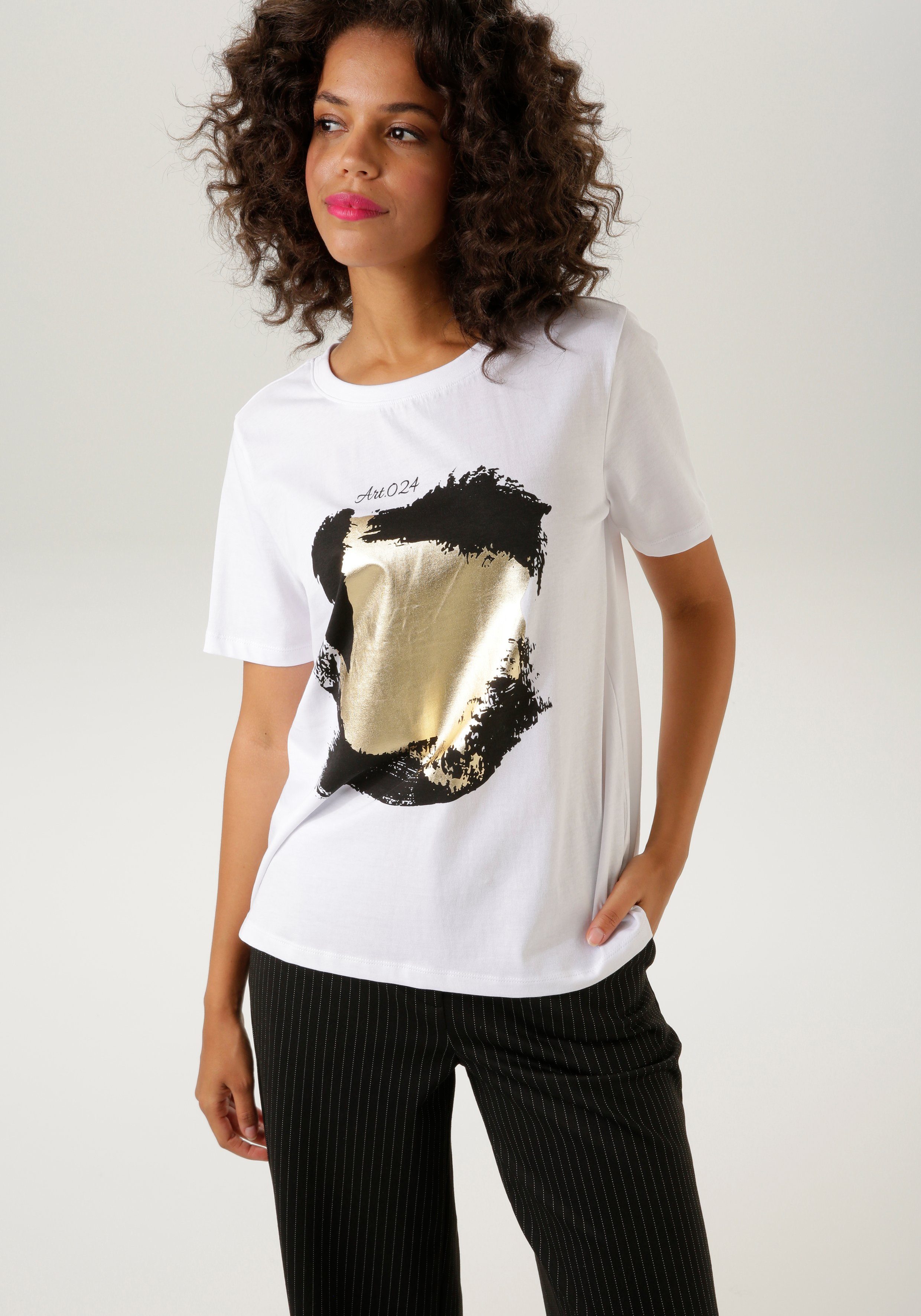 - T-Shirt goldfarbenem Frontprint NEUE CASUAL Foliendruck KOLLEKTION Aniston verzierter mit