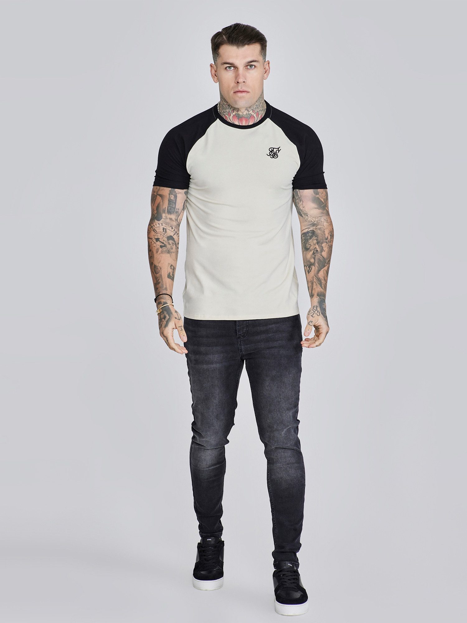 Siksilk T-Shirt SikSilk Herren Ecru Schwarzes Raglan T-Shirt