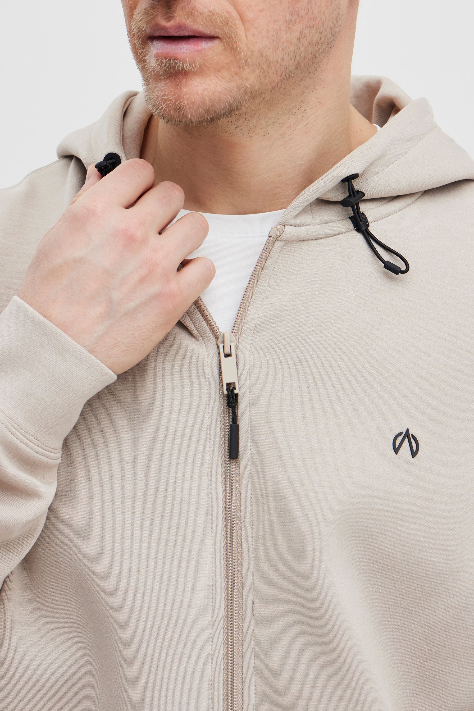 North Bend Sweatjacke NBTaro Sportliche Kapuzenjacke mit Kängurutasche