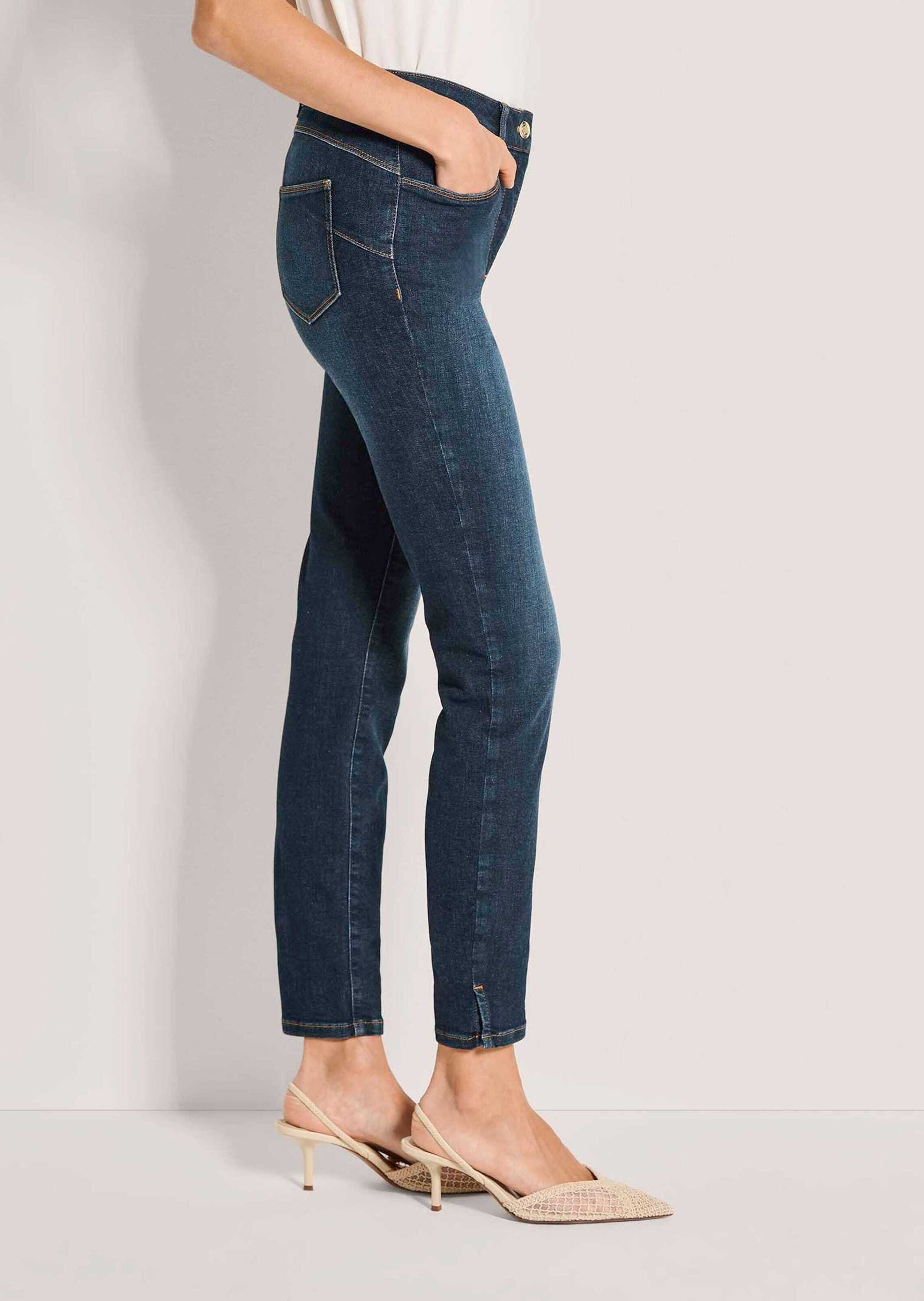 MADELEINE Gerade Jeans Slim-Fit Jeans mit Kettendetail Skinnyjeans mit Gürtelschlaufen, Taschen und Knöchellänge