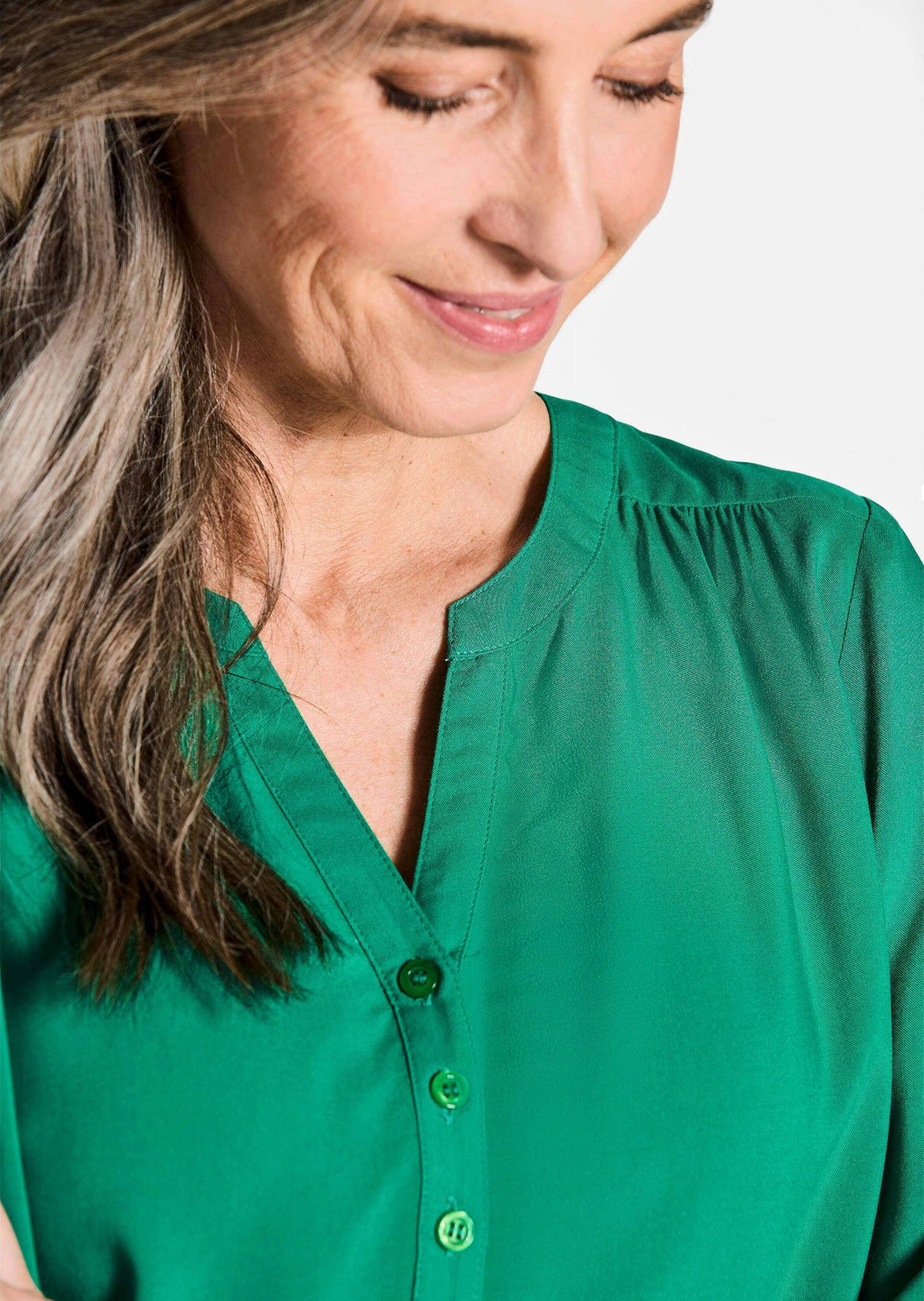 GOLDNER Schlupfbluse Kurzgröße: Elegante Viskosebluse mit V-Ausschnitt Luftige Bluse mit Fältchen, Knopfleiste und Langarm