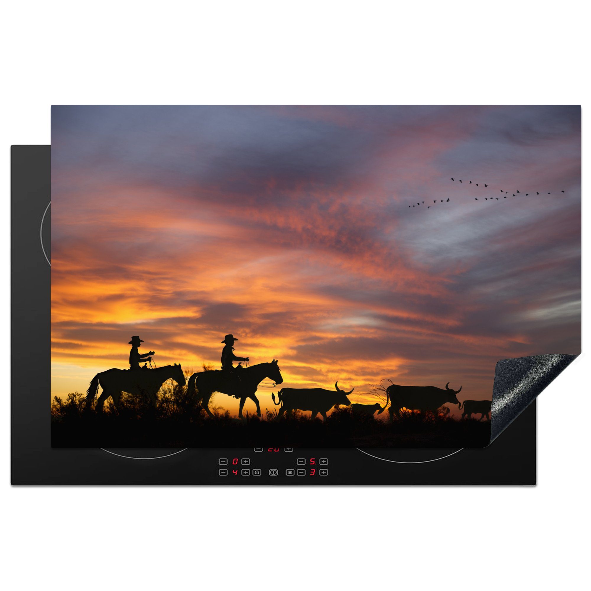 MuchoWow Herdblende-/Abdeckplatte Silhouetten von Cowboys vor einem orangefarbenen Himmel, Vinyl, (1 tlg), 81x52 cm, Induktionskochfeld Schutz für die küche, Ceranfeldabdeckung