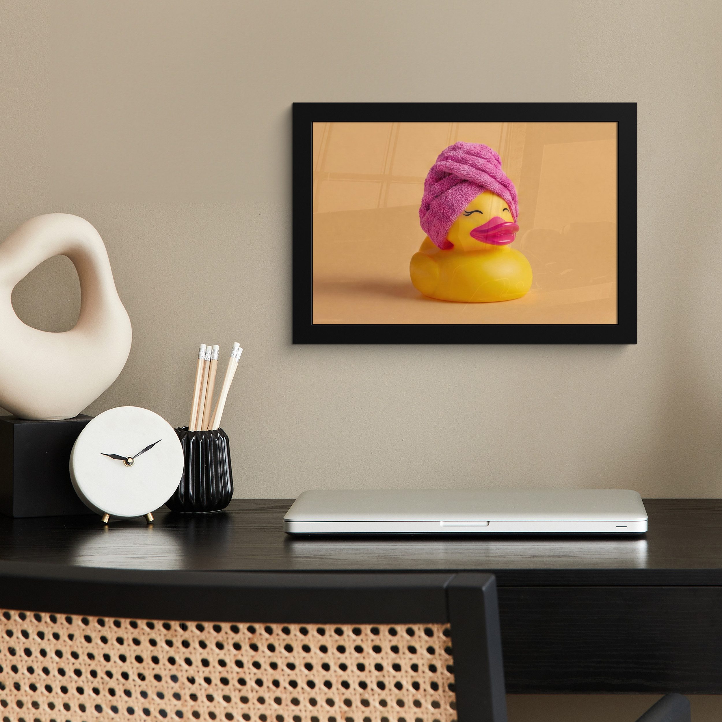 MuchoWow Poster Gummi-Ente - Handtuch - Farbenfroh, (1 St), Wandbilder, Deko Wohnzimmer Schlafzimmer, 30x20 cm