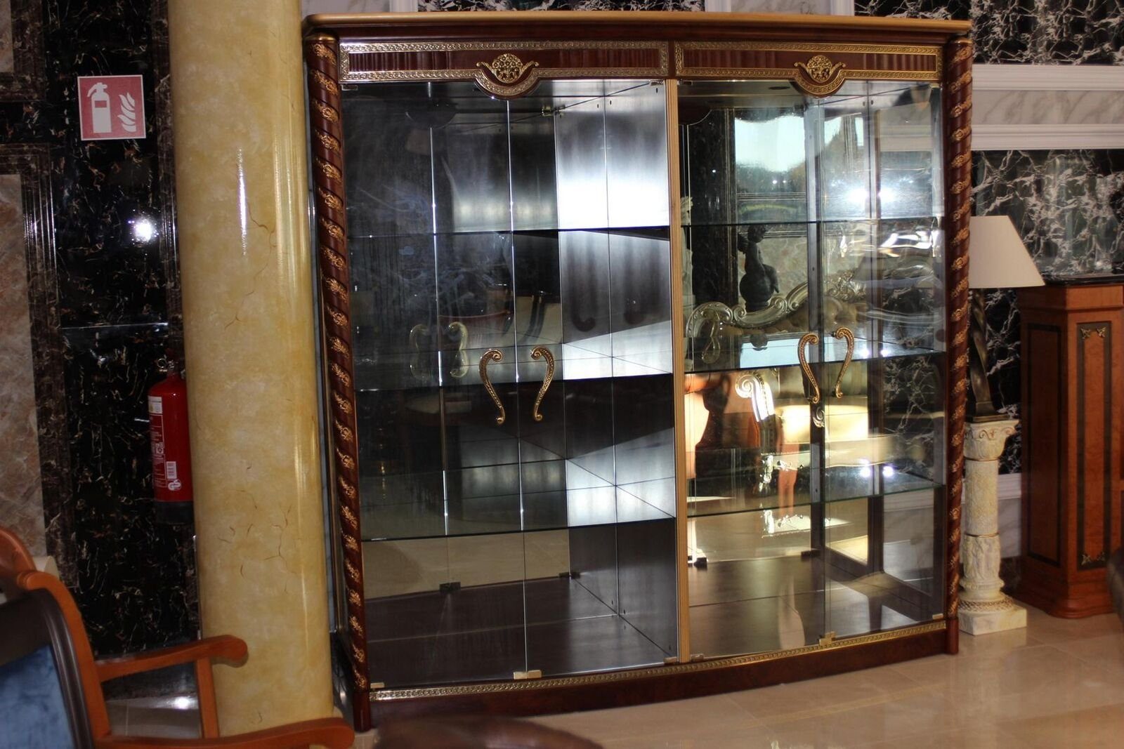 JVmoebel Glasvitrine Vitrine Barock Rokoko (1-St) Stil Schränke Glasschrank Sofort Schrank