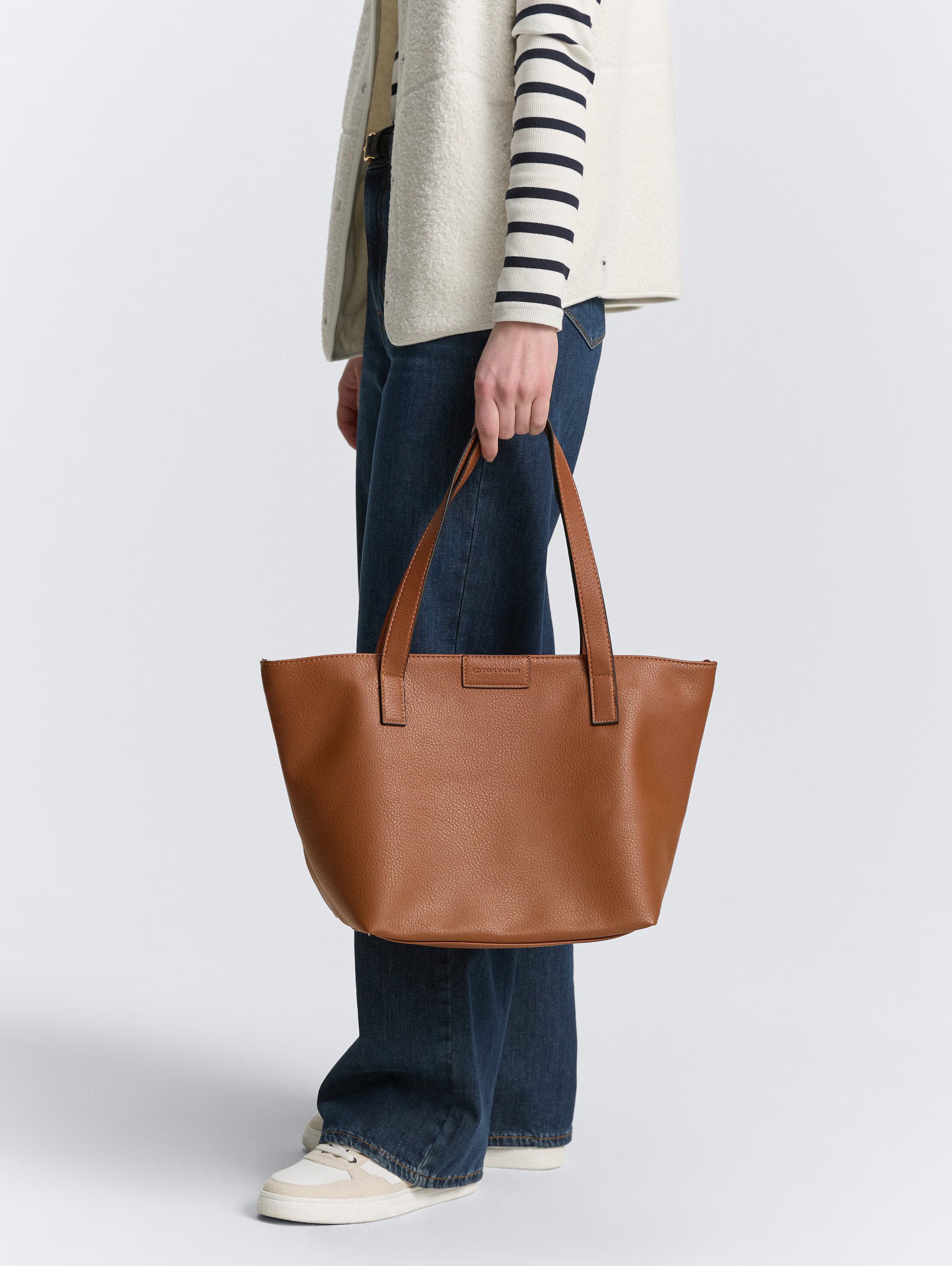 TOM TAILOR Shopper Miri zip, aus griffigem Lederimitat mit praktischen flachen Handgriffen