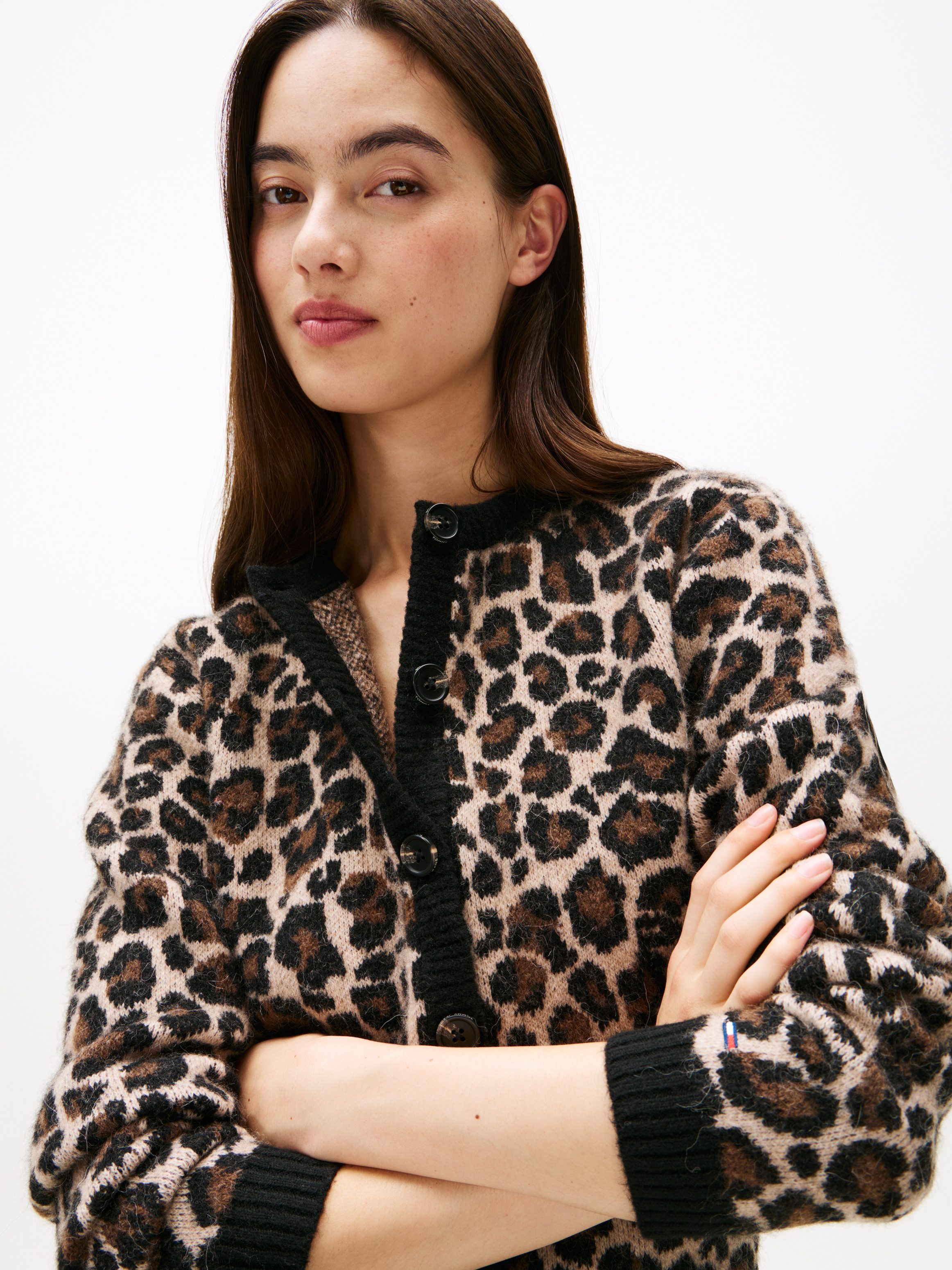 Tommy Jeans Strickjacke TJW LEOPARD CARDIGAN mit Leo Strickmuster günstig online kaufen