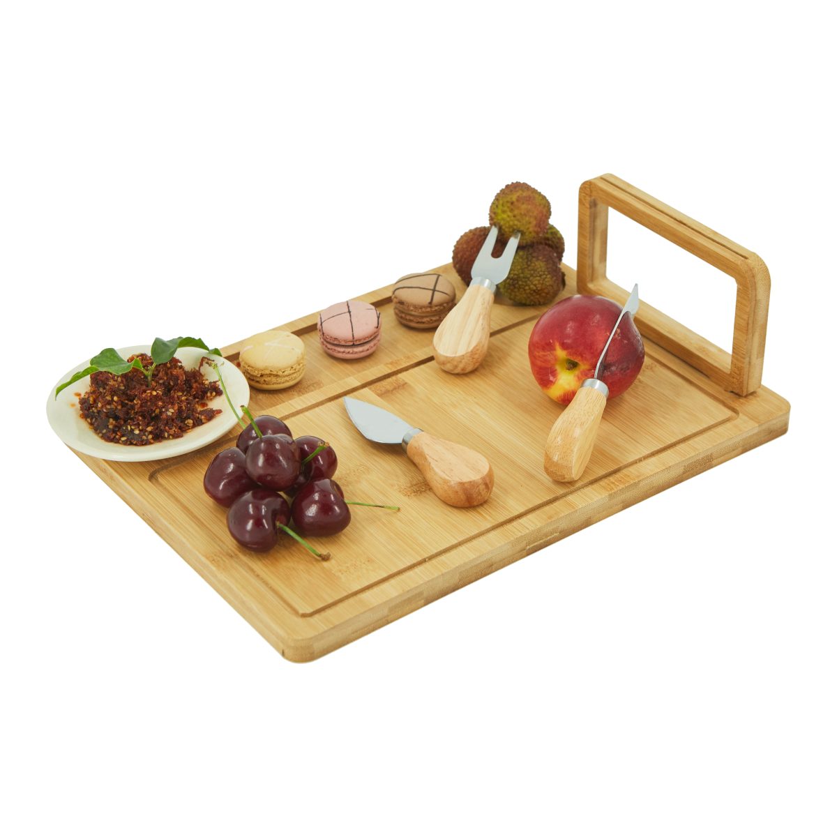 HOOZ Käsebrett mit Käsemesser, Servierplatte im Set für Käse & Obst, Bambus, (Set, 1-St., 1 Brett, 3 Messer und Halterung), Mit Aussparungen für Messer