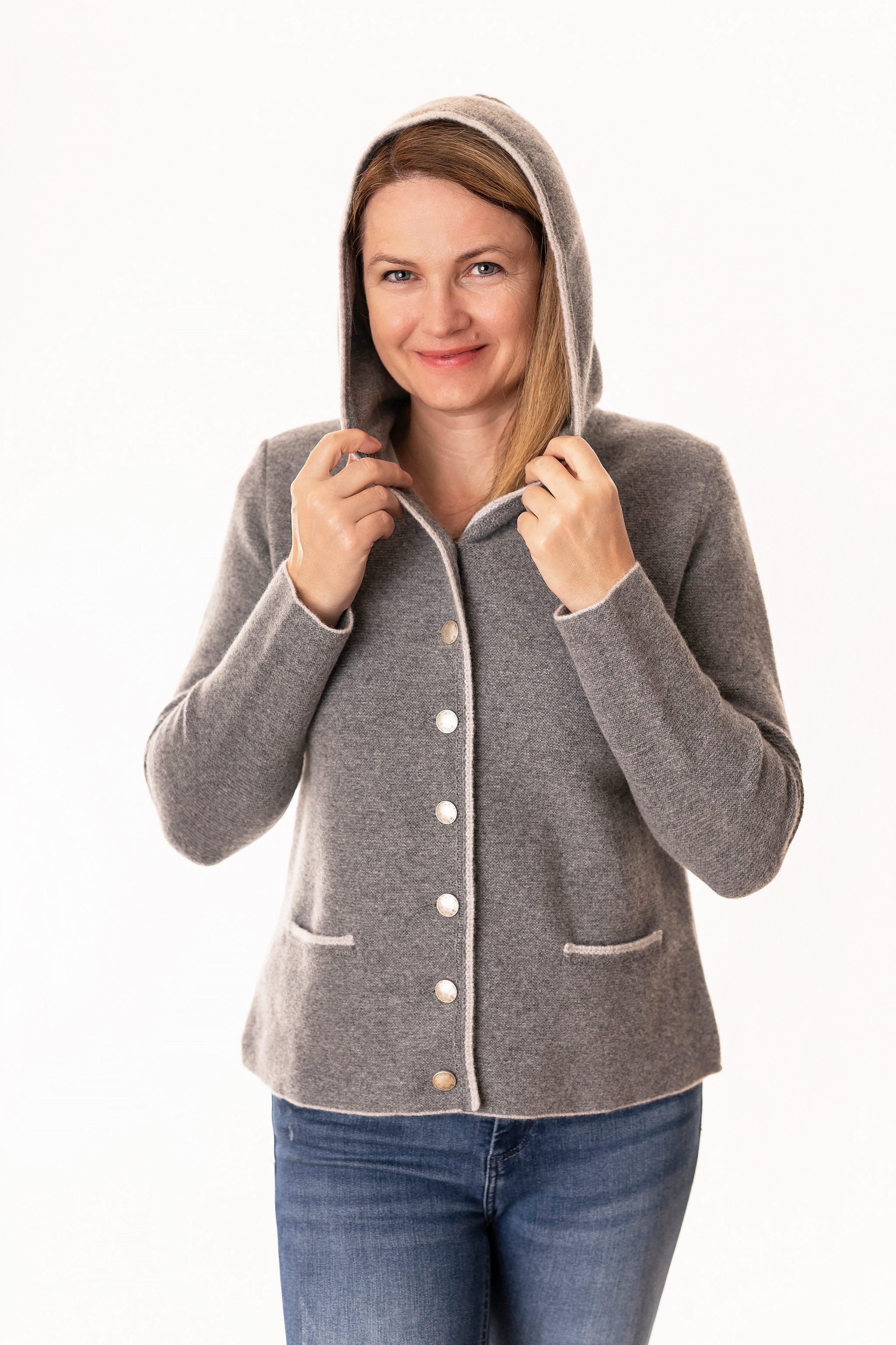 Pezzo D'oro Trachtenstrickjacke Trachtencardigan mit Kapuze aus reiner Merinowolle graumeliert
