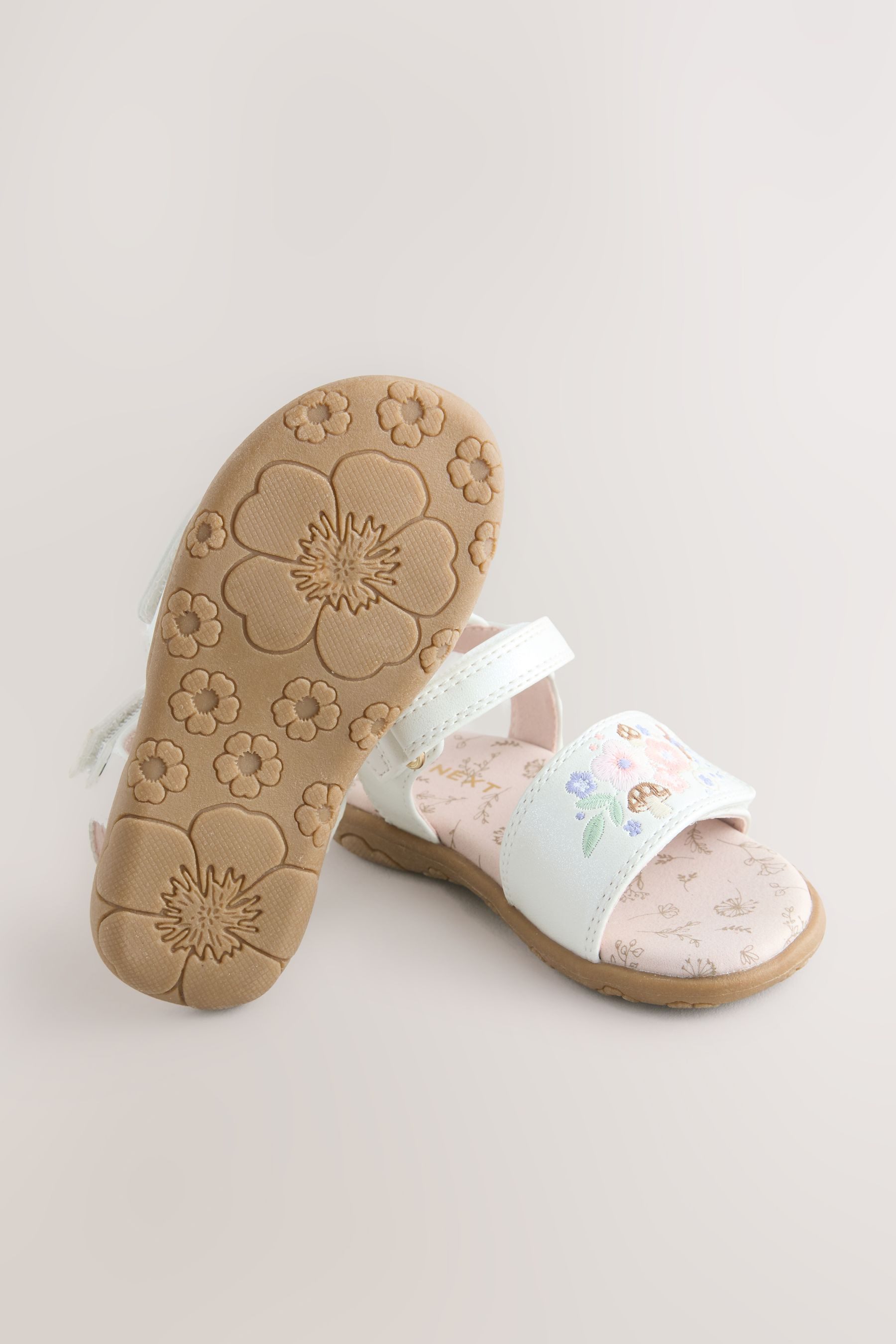 Next Bestickte Sandalen mit Klettverschluss Sandale (1-tlg)
