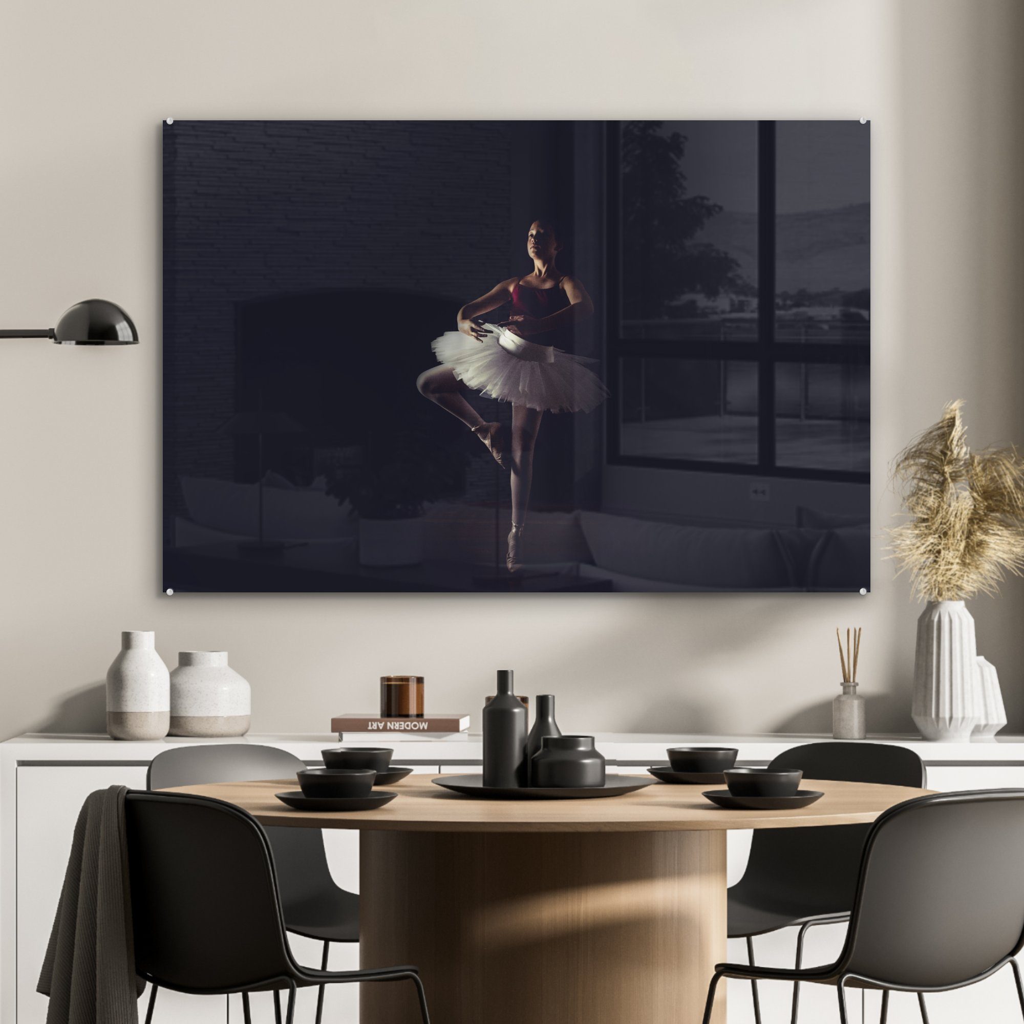 Hintergrund, Wohnzimmer Schlafzimmer MuchoWow schwarzem Porträt (1 St), Acrylglasbild & auf Acrylglasbilder jungen einer Ballerina