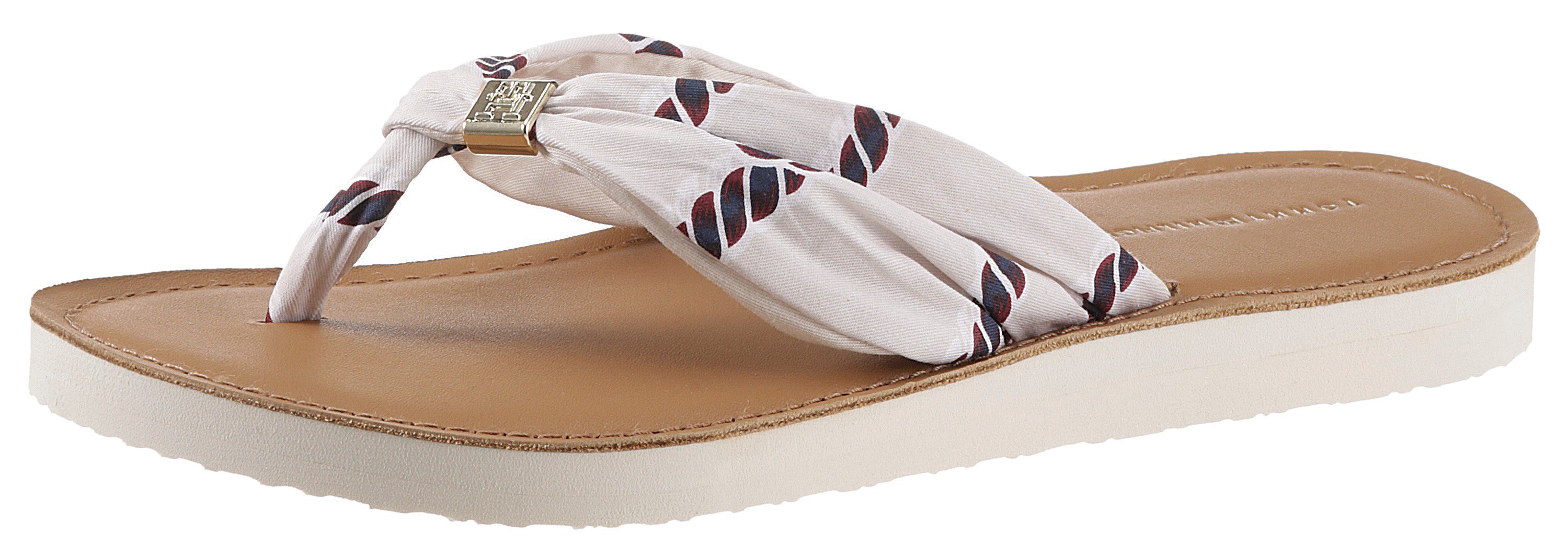 Tommy Hilfiger TH ELEVATED BEACH SANDAL PRINT Zehentrenner mit bedruckten Bandagen weiß-beige