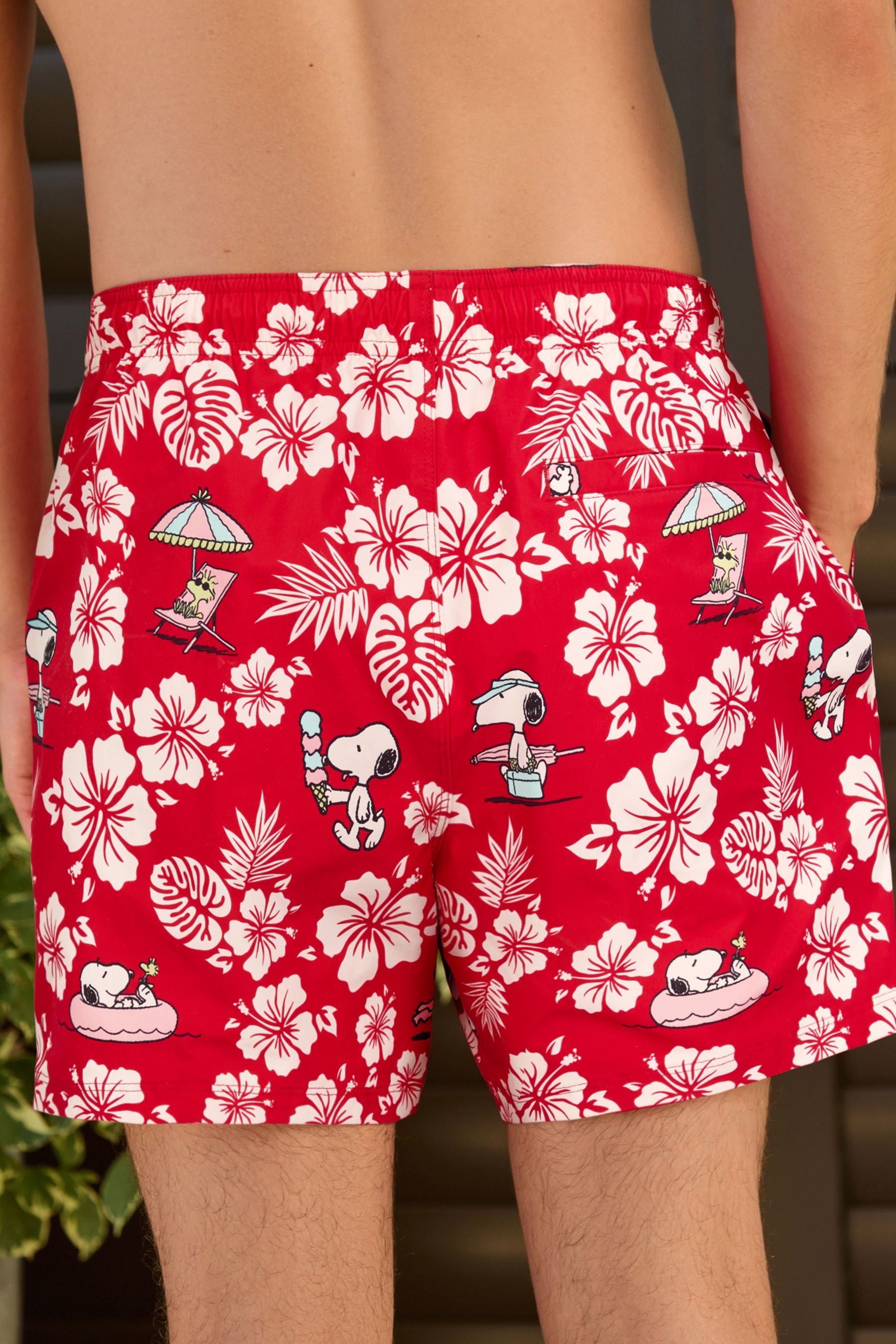 Next Badeshorts Badeshorts mit geblümtem Snoopy-Print, 5 Zoll (1-St)