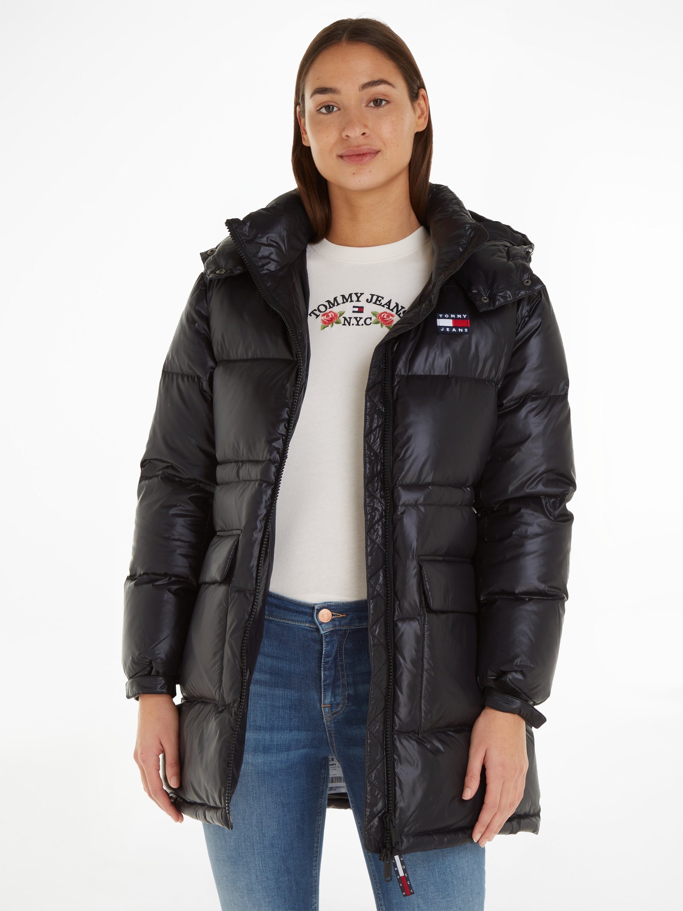 Tommy Jeans Winterjacke TJW MIDI ALASKA PUFFER mit Tommy Jeans Markenlabel Black