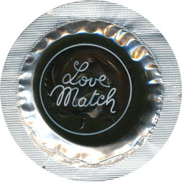 Love Match Kondome Aromatizzato Packung mit, 6 St., italienische Kondome mit Geschmack, Retro-Design, bunte, aromatisierte Kondome in Rundfolien