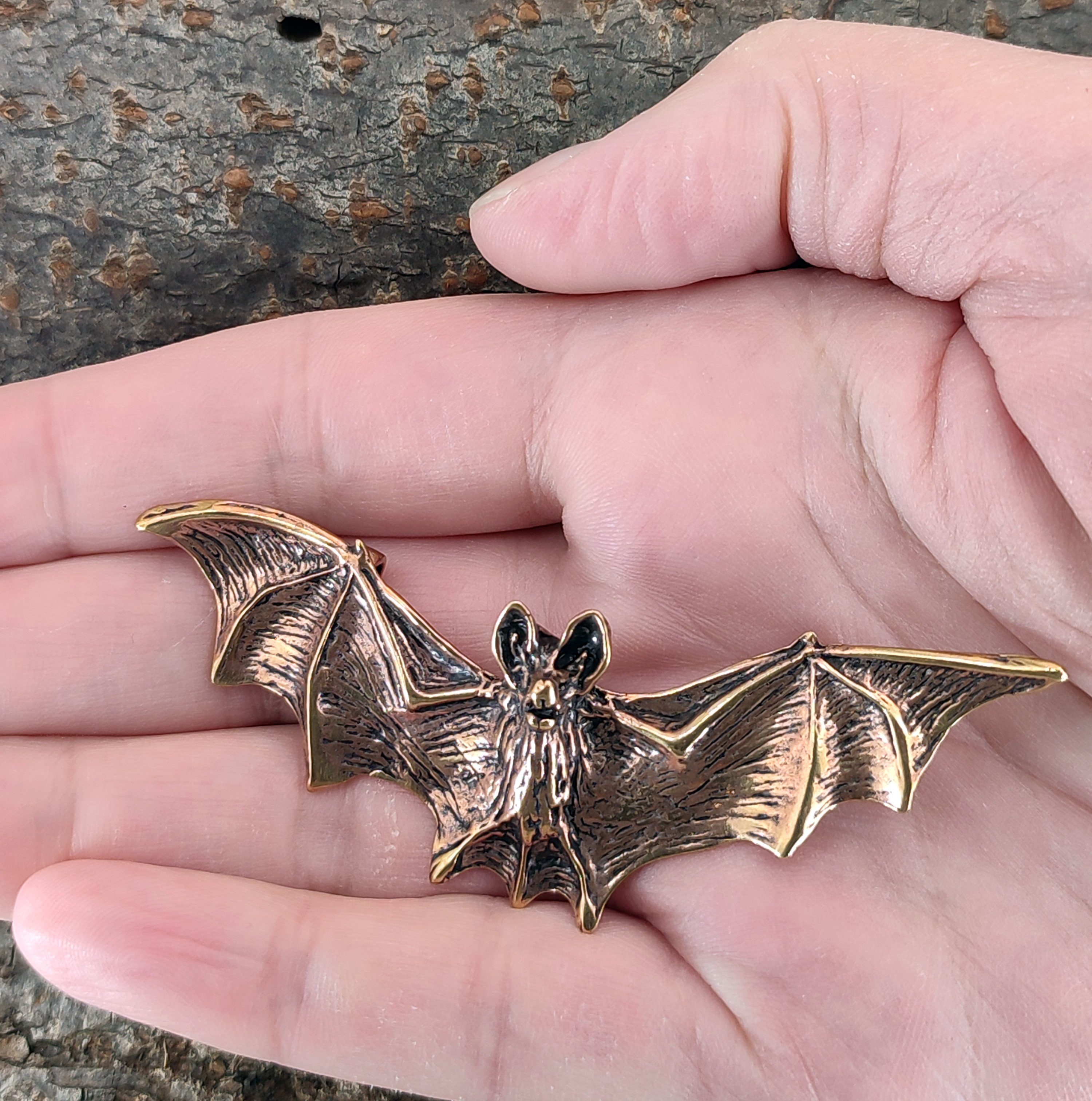 of Anhänger Fledermaus plastischer Kiss Gothic Vampir LARP Kettenanhänger großer Bronze Bat Leather