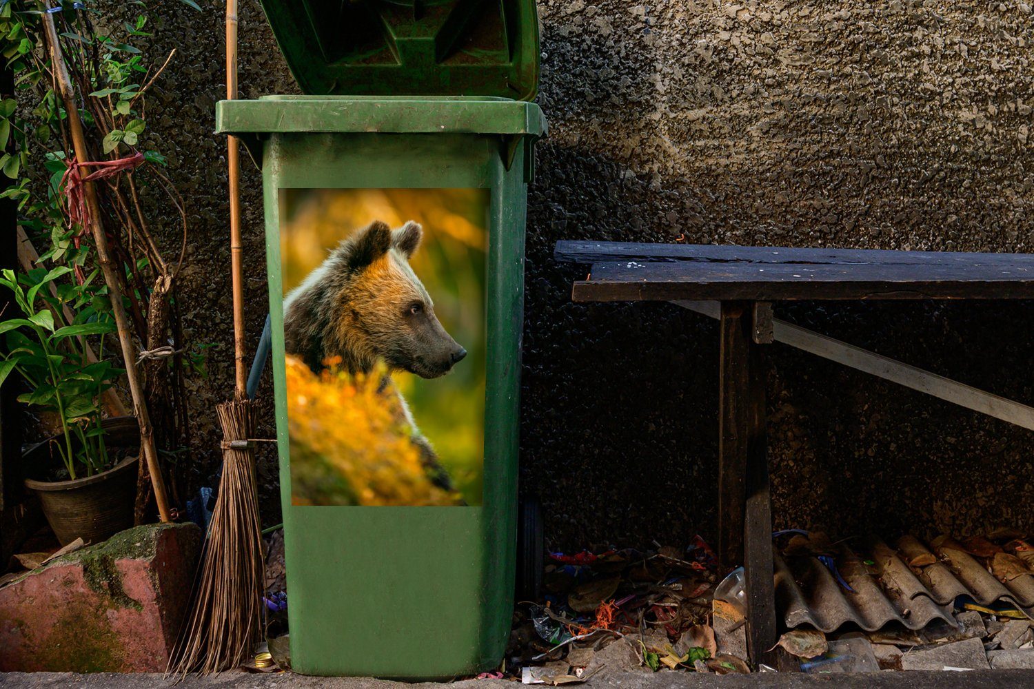 - - Mülltonne, Bär (1 MuchoWow Sticker, St), Nahaufnahme Braun Container, Wandsticker Abfalbehälter Mülleimer-aufkleber,