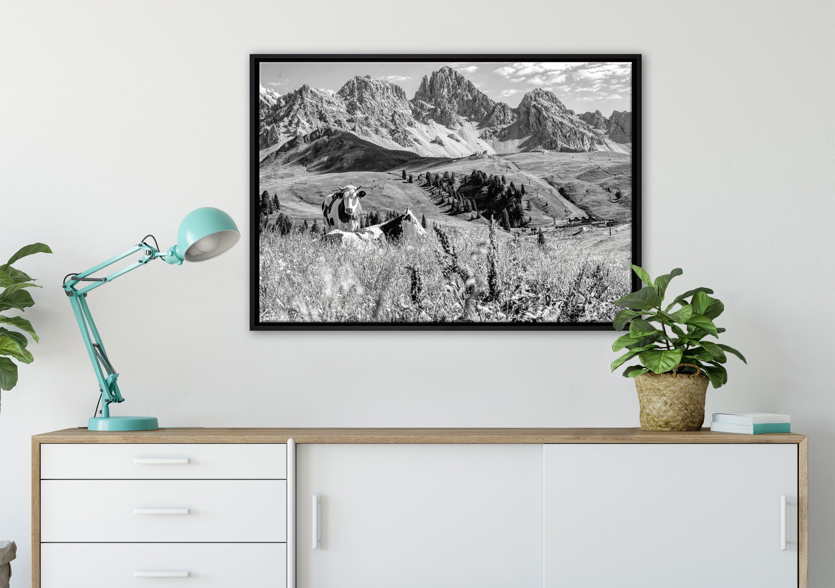 Pixxprint Leinwandbild Alpenszene mit Wiese, Schattenfugen-Bilderrahmen inkl. in einem Zackenaufhänger St), auf (1 grüner Wanddekoration Kühen fertig gefasst, Monochrome, Leinwandbild bespannt