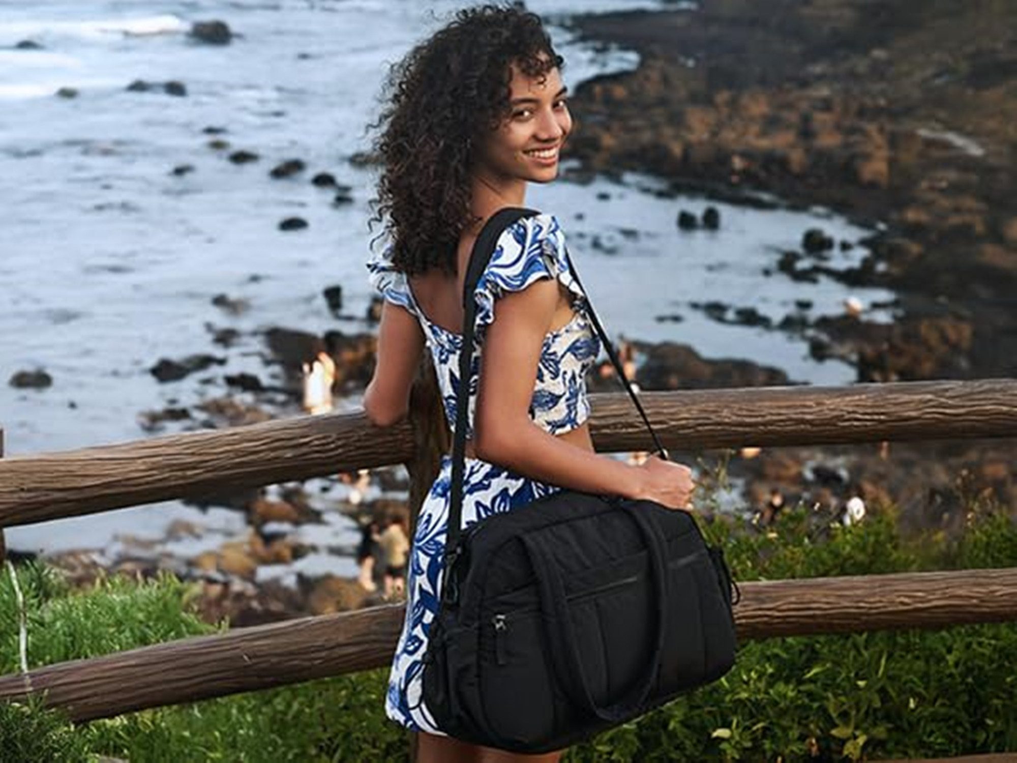 ibettertec Reisetasche Puffer Reisetasche, Sporttasche Damen 24L Weekender Wickeltasche (Wasserabweisend Travel Bag Handgepäck Gym Bag Kliniktasche Geburt Krankenhaustasche Mit PVC Nasse Tasche Für Fitness)