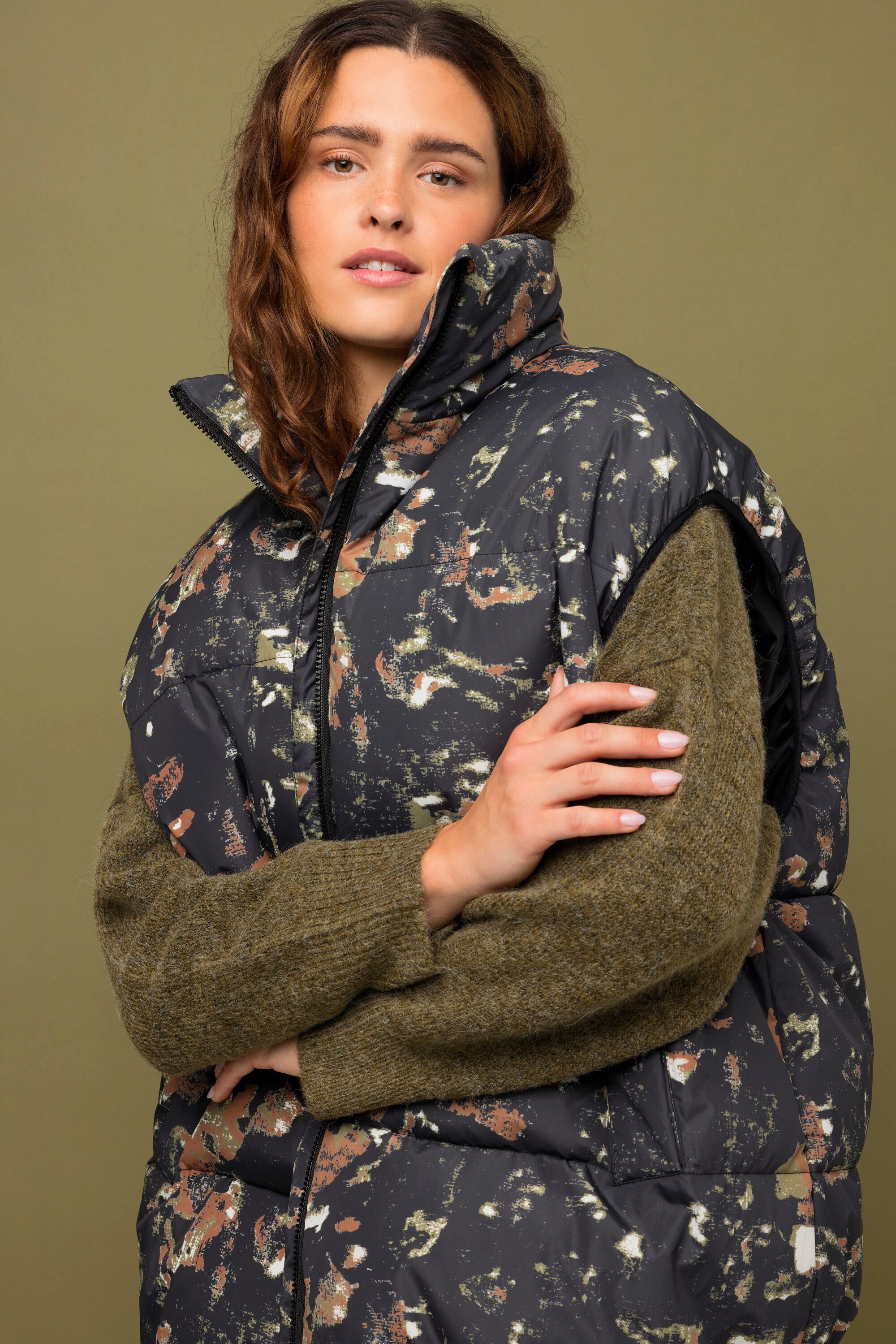 Studio Untold Steppweste Steppweste oversized Allover Print Stehkragen