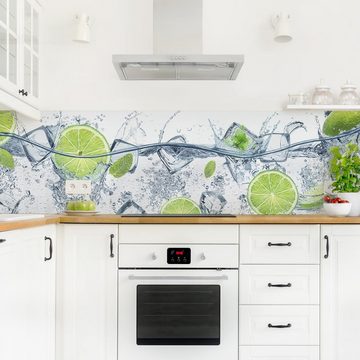 Bilderdepot24 Küchenrückwand weiß dekor Obst Wandpaneel Küche Erfrischende Limette, (1-tlg., Nischenrückwand - für Fliesenspiegel ohne Bohren - matt), Spritzschutz Rückwand Küche Herd - Folie selbstklebend versch. Größen