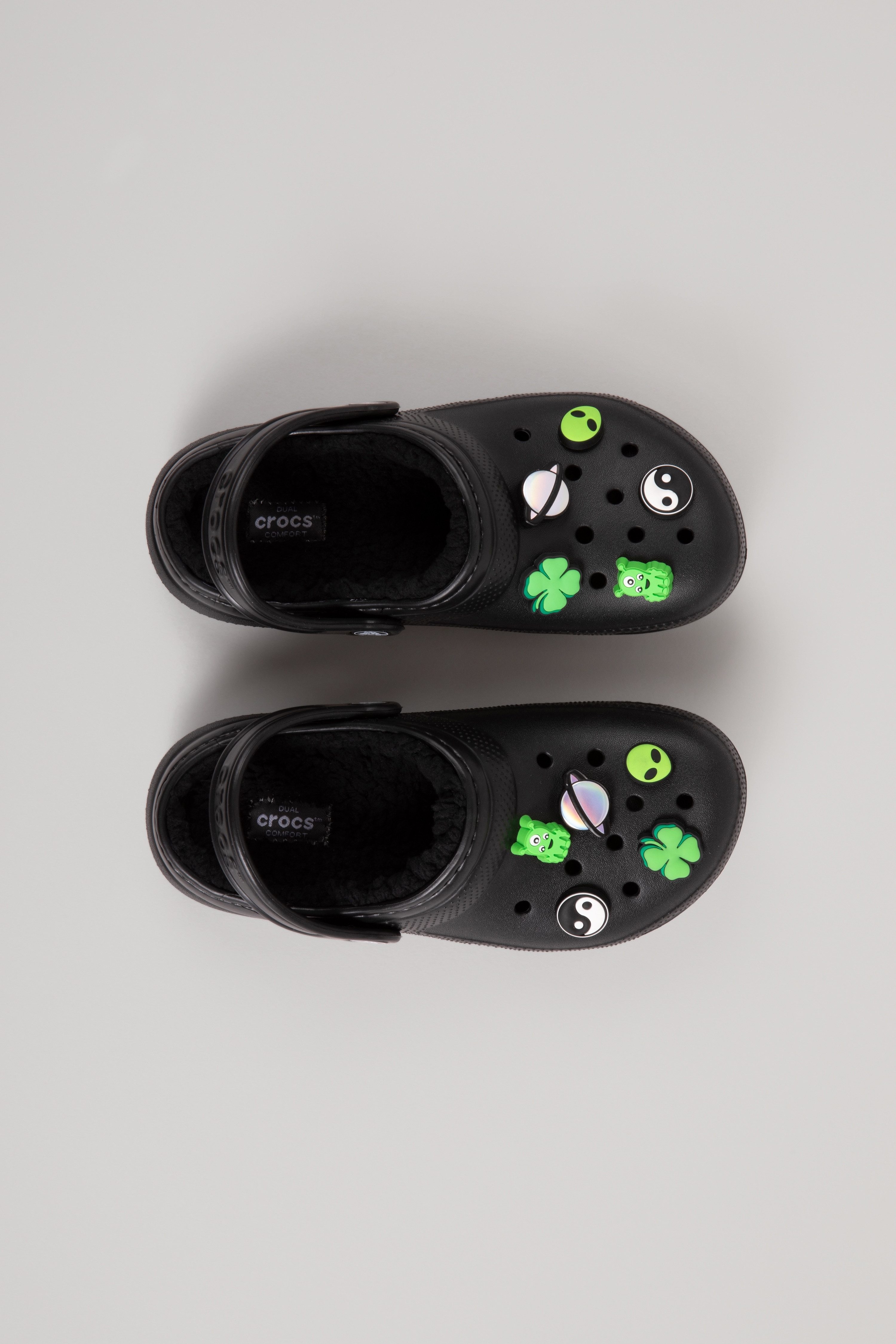 Crocs Kids Classic Lined Clog Clog Hausschuh, Pantoffel, Schlappen mit Warmfutter