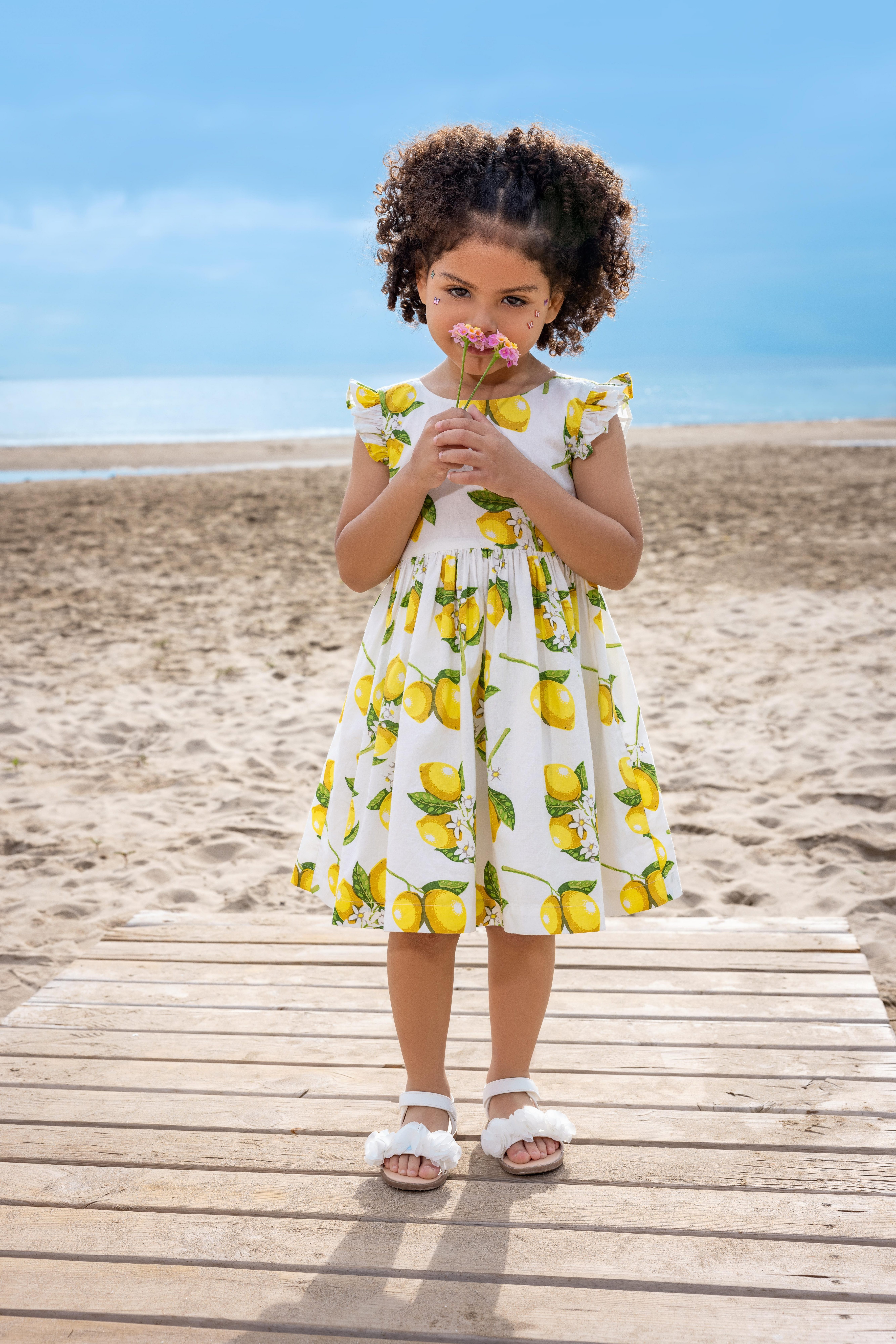 Blue Seven Sommerkleid (1-tlg) mit süßen Flügelärmeln und sommerlichem Alloverdruck