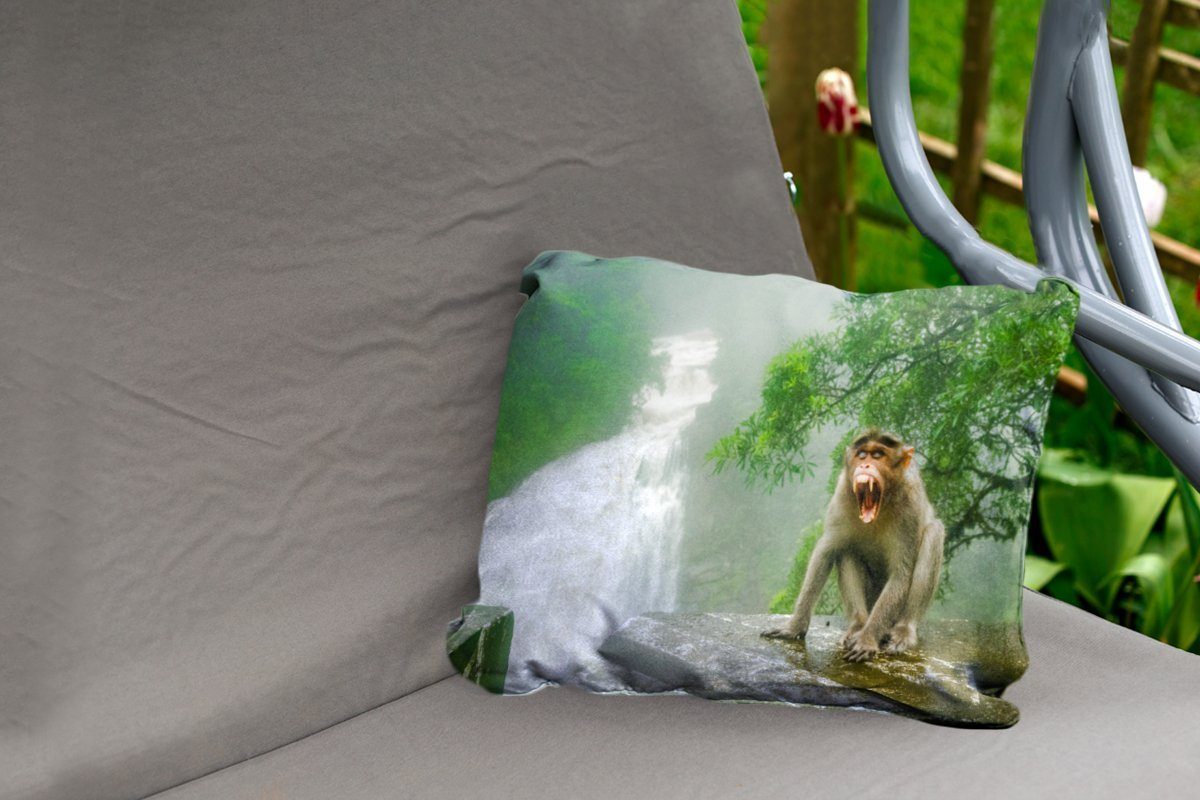 MuchoWow Dekokissen Schreiender Affe vor Wasserfall, Outdoor-Dekorationskissen, Kissenhülle Dekokissenbezug, Polyester