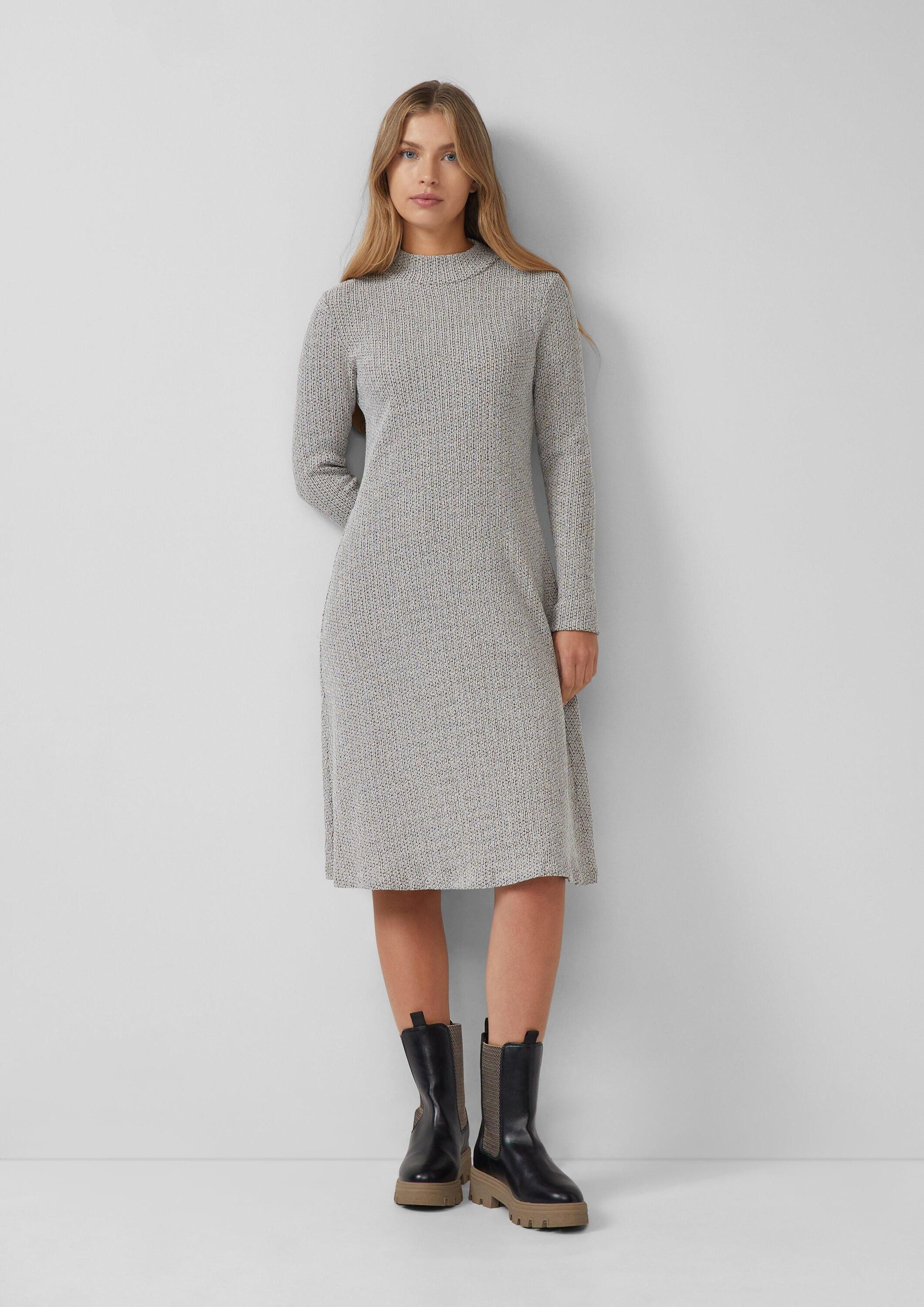 s.Oliver Midikleid Kleid Strukturiertes Jerseykleid im Slim Fit (1-tlg)