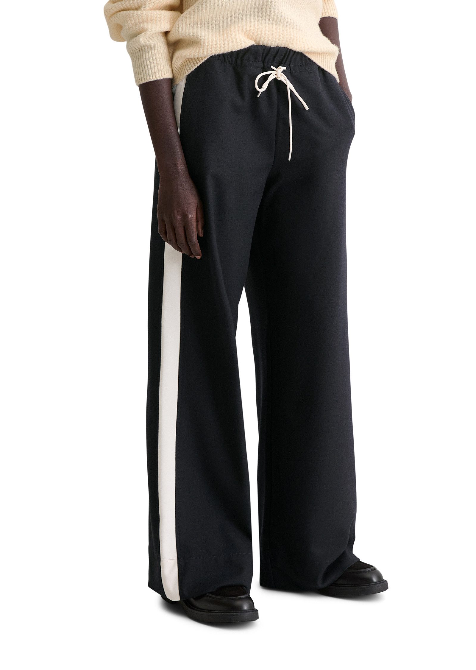 Chinohose aus weichem Polyester-Viskose-Twill
