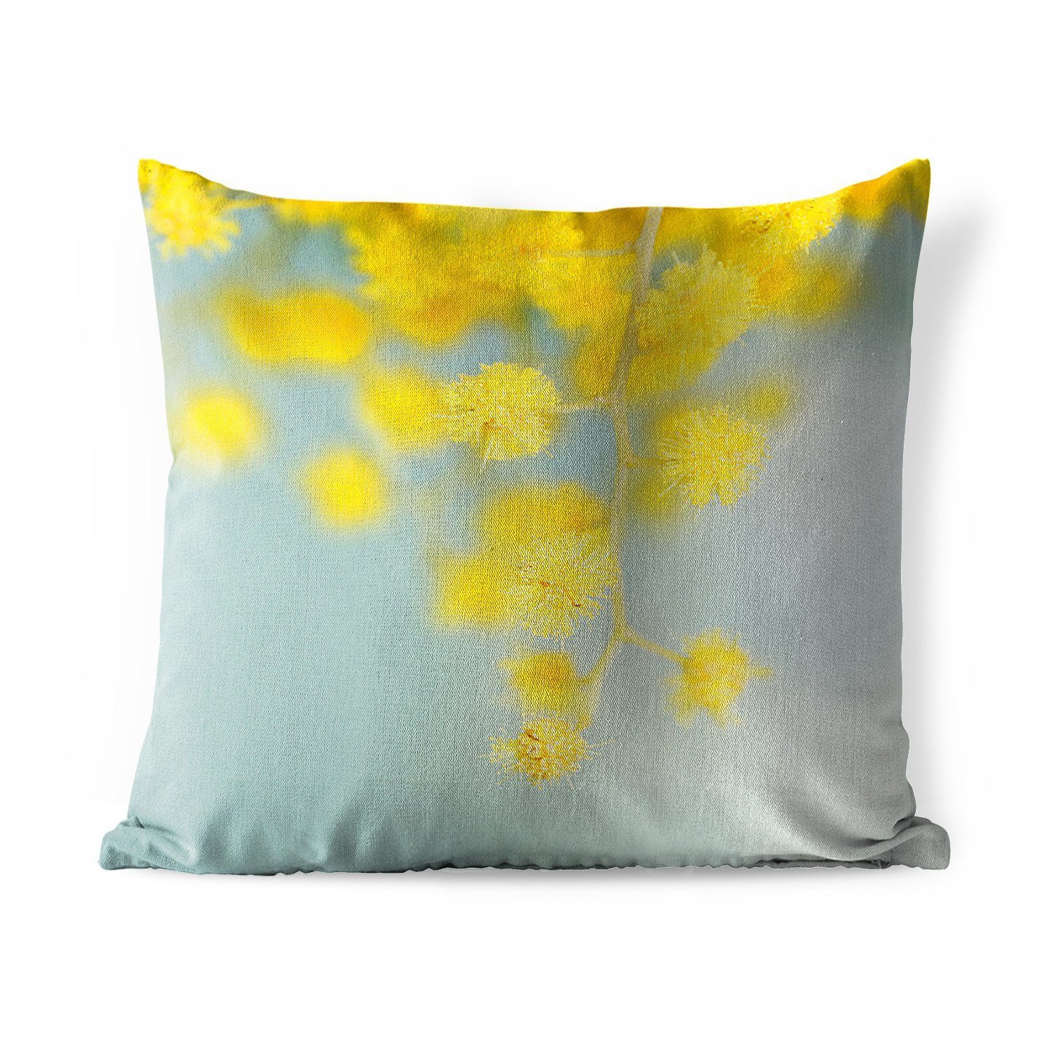 MuchoWow Dekokissen Eine gelbe Mimosenpflanze mit hellblauem Hintergrund, Kissenbezüge, Kissenhülle, Dekokissen, Dekokissenbezug, Outdoor