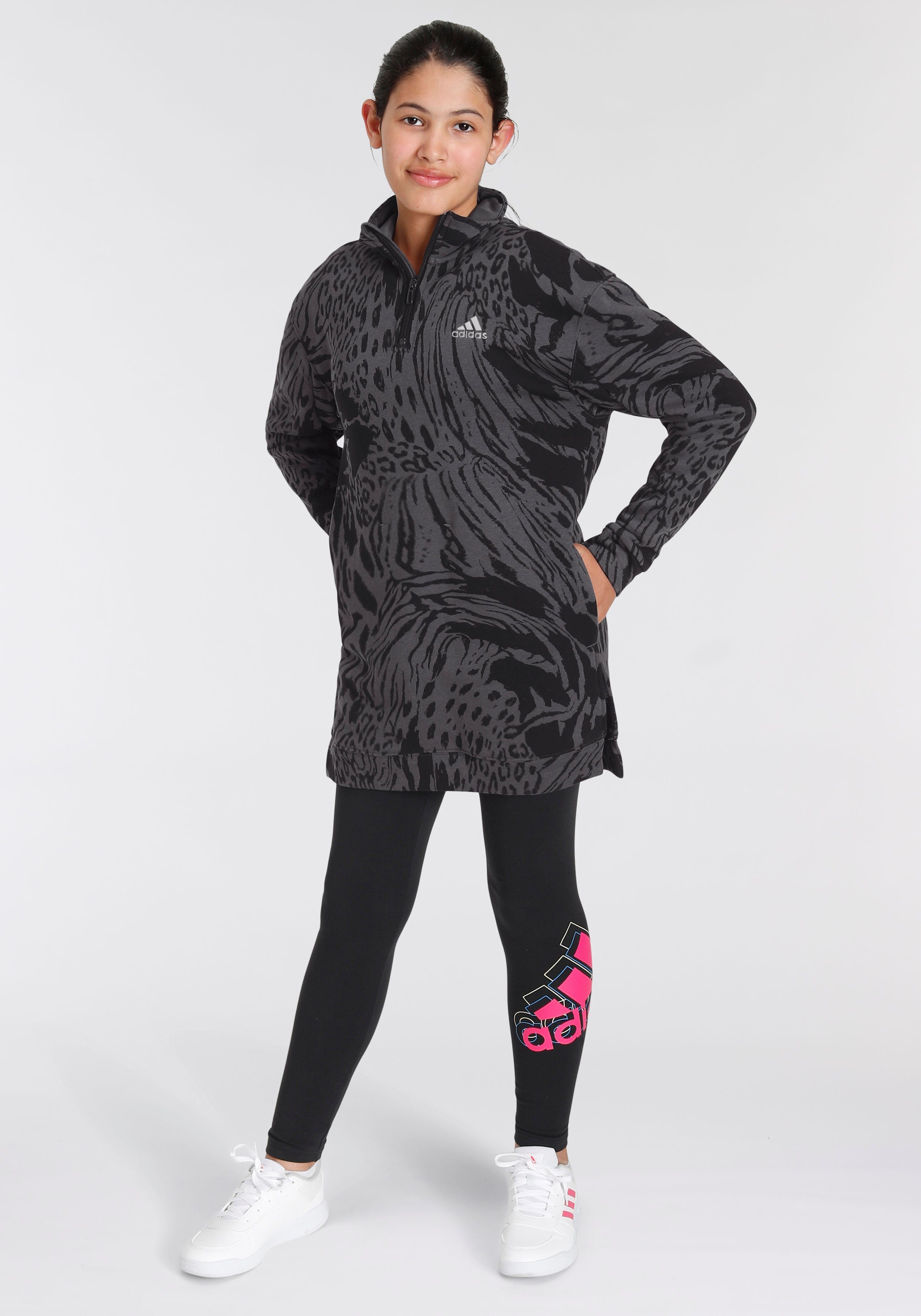 adidas Sportswear Sweatkleid FUTURE ICONS COTTON PRINT HYBRID ANIMAL HALF-ZIP LOOSE KLEID