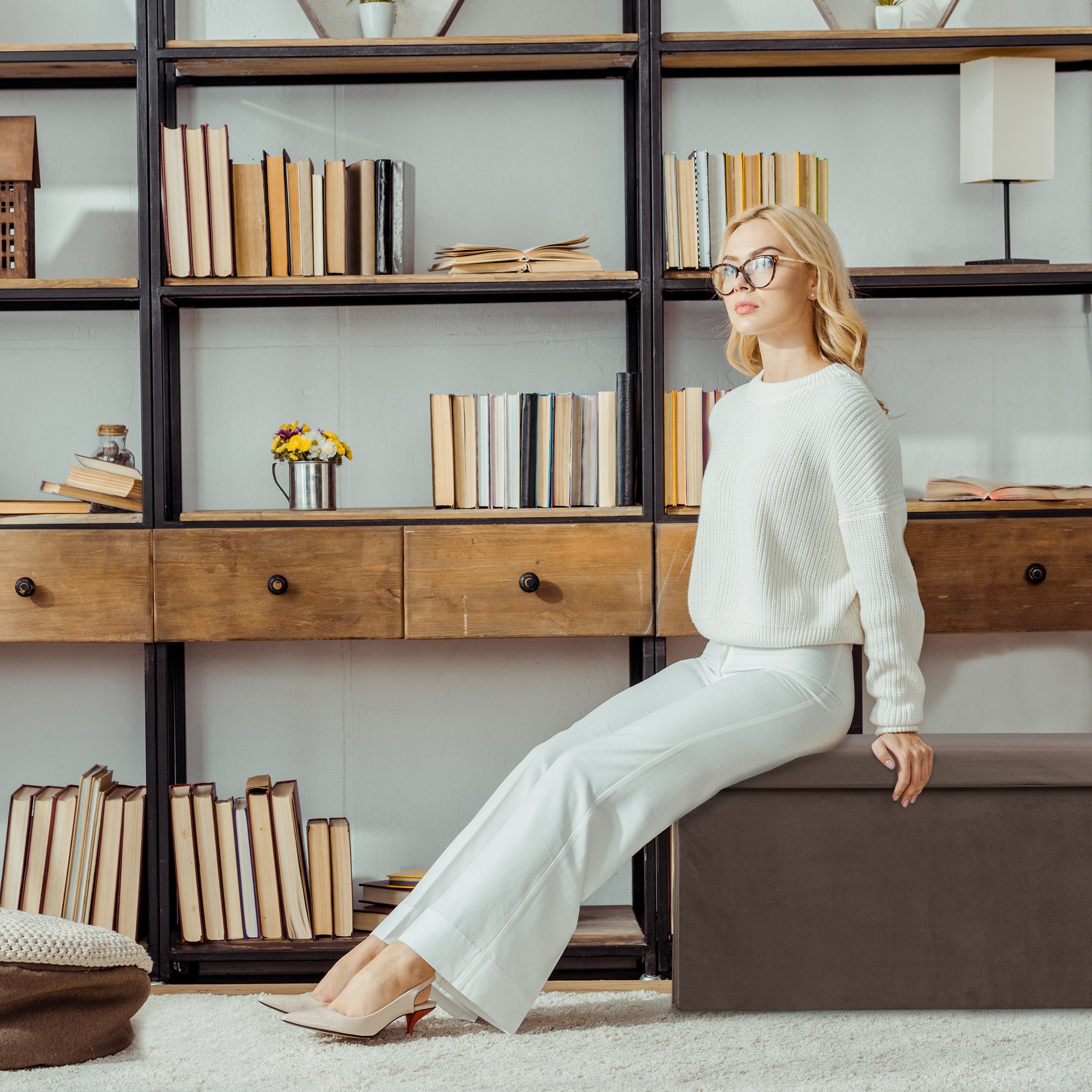relaxdays Sitzbank Faltbare Samt Sitzbank (1-St), braun – Bild 3 von 5