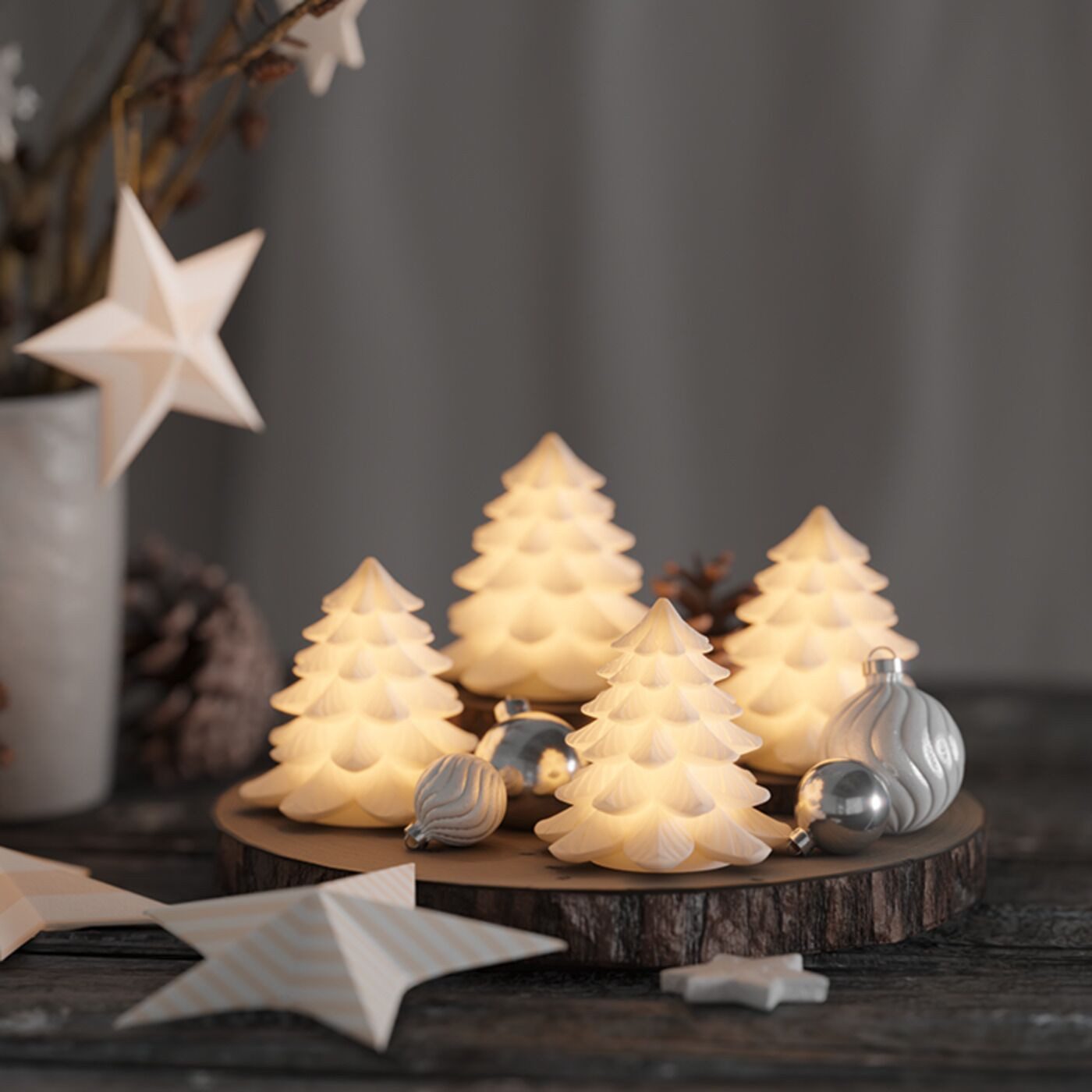 Deluxe Homeart LED-Kerze LED-Weihnachtsbäume 4er-Set weiß 7 cm hoch - Tannenbäume Weihnachten W