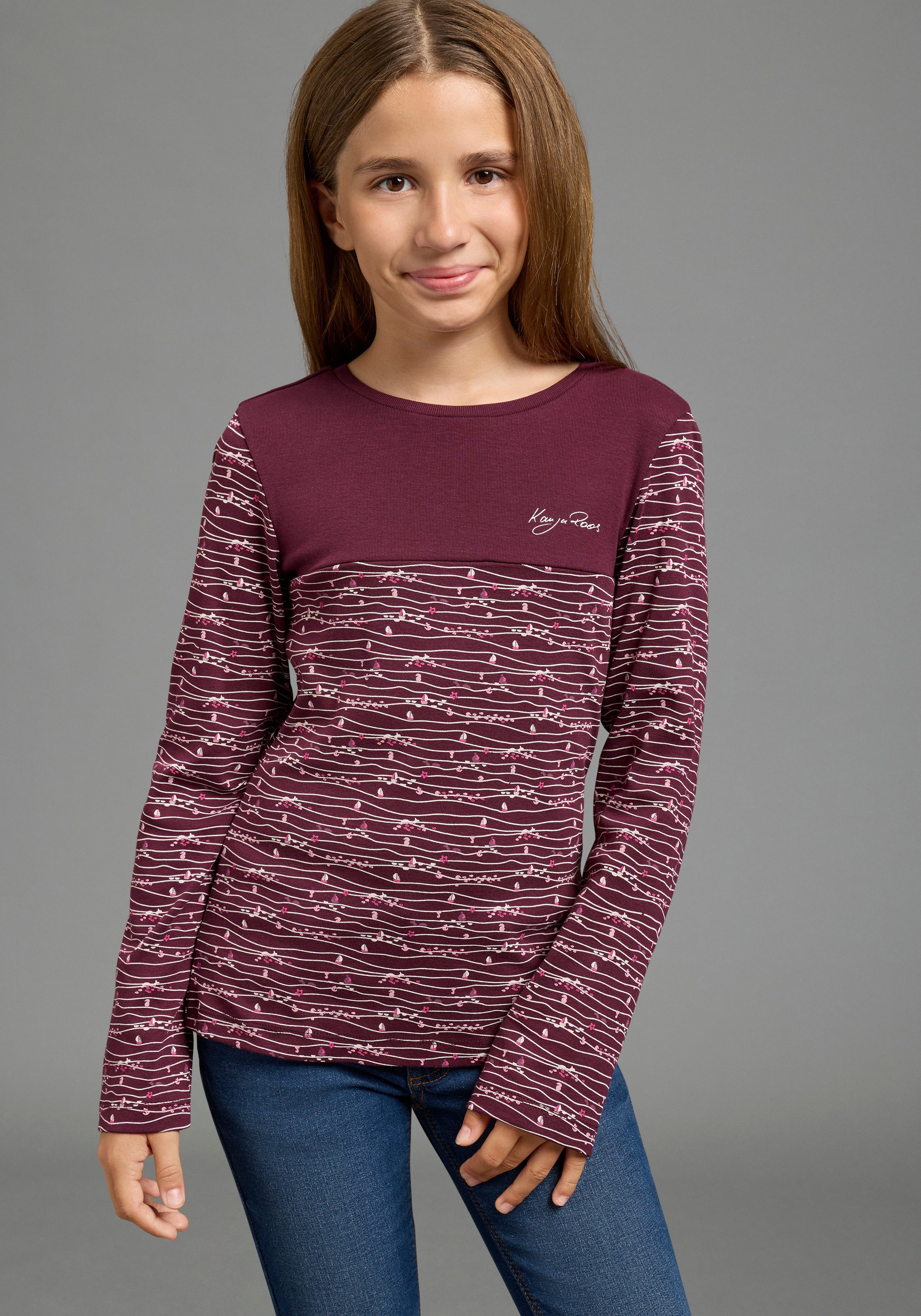 KangaROOS Langarmshirt Shirt mit Allover-Druck und kontrasfarbigem Einsatz von KangaROOS mit Langarm, hüftlang, eng anliegende Passform, aus Feinripp