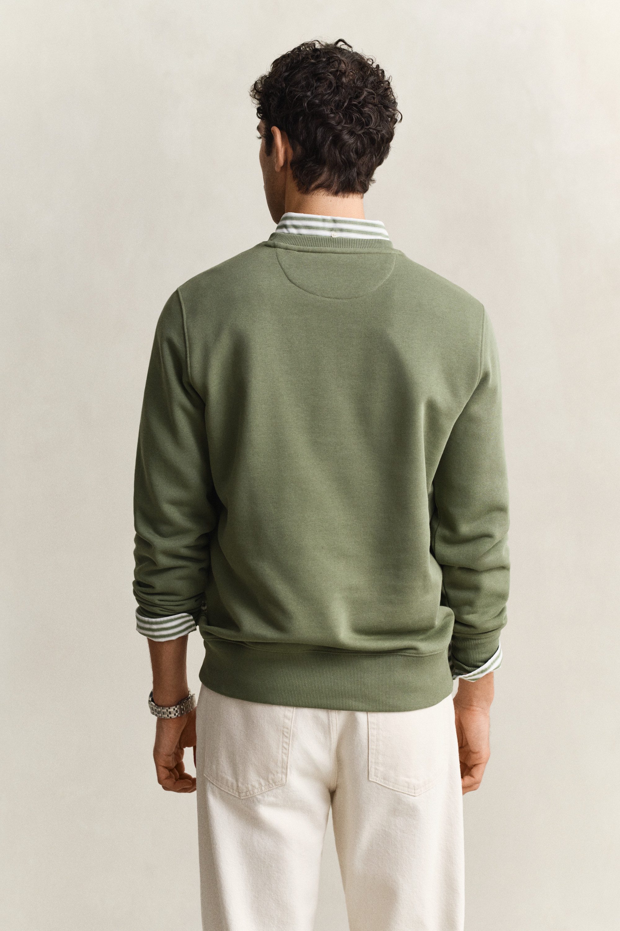 Gant Sweatshirt REG SHIELD C-NECK SWEAT mit Logostickerei auf der Brust