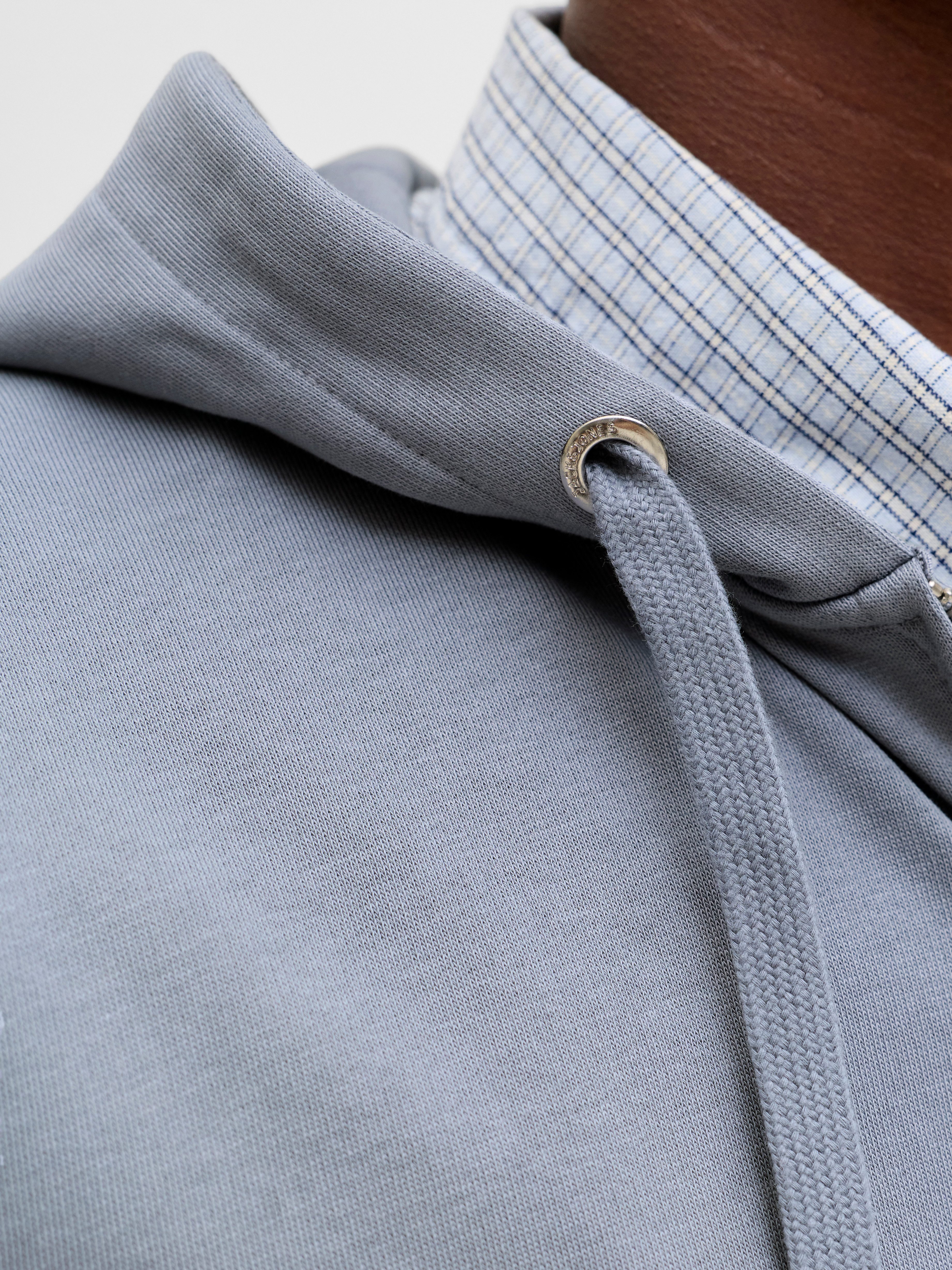 Jack & Jones Kapuzensweatshirt JORNORREBRO EMB SWEAT ZIP HOOD NOOS mit Stickerei