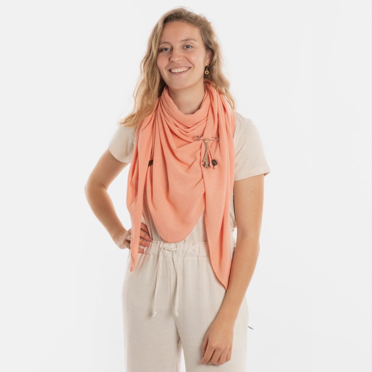 Knit Factory Strickschal Lola Dreieckstuch gestrickt Apricot, (1-St), Schal Halstuch Dreiecksschal Tuch Strickmode