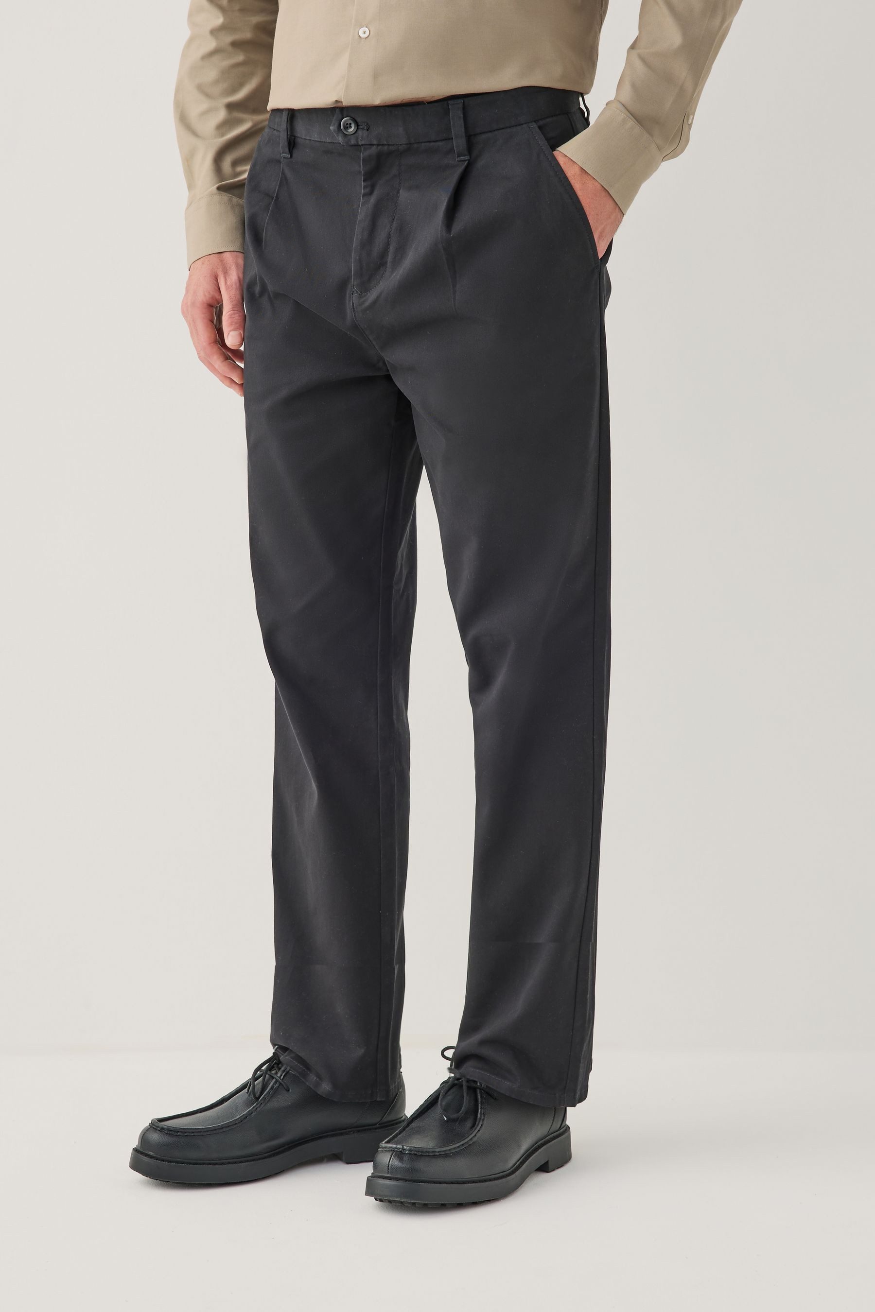 Next Bundfaltenhose Regular Fit Chinohose mit Stretch (1-tlg)